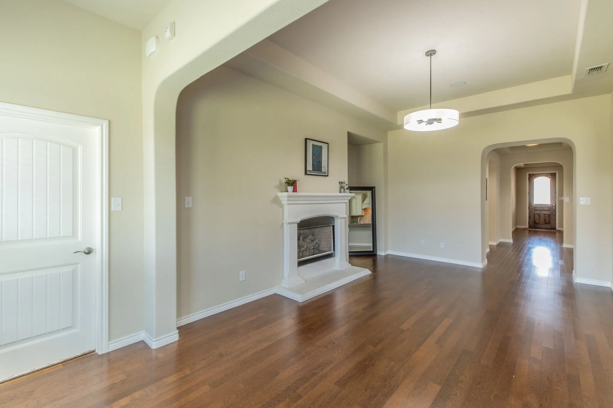 Spacious open plan - with open expansive view from front to rear of this home
