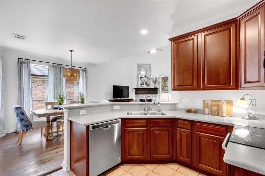 Single Family Residence For Rent in Denton County , 3332 Munstead Trail, Frisco, Texas 75033, 4 Bedroom, 3 Bathroom, 2 Garage spaces, 1,843 Sqft, built in 2004, mls#21267333, Real Estate Agent in Frisco, Homes For Rent in Denton county, Homes For Rent in Frisco, Realtor in Frisco Texas, Real Estate Brokerage Independent Realty Texas, Luminita Cordes Realtor