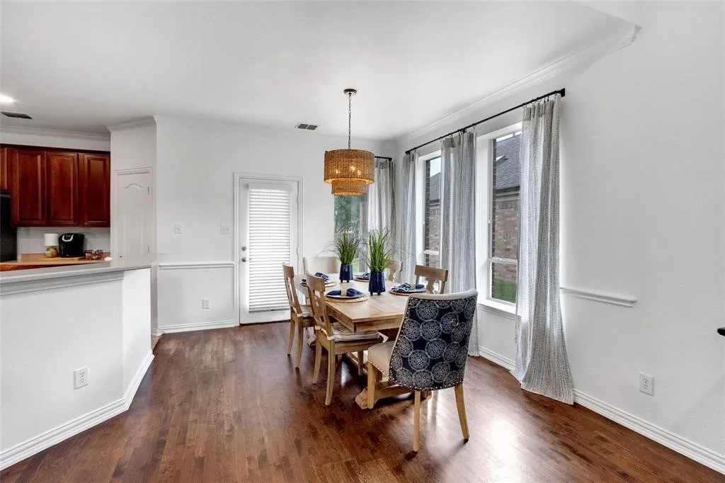 Single Family Residence For Rent in Denton County , 3332 Munstead Trail, Frisco, Texas 75033, 4 Bedroom, 3 Bathroom, 2 Garage spaces, 1,843 Sqft, built in 2004, mls#21267333, Real Estate Agent in Frisco, Homes For Rent in Denton county, Homes For Rent in Frisco, Realtor in Frisco Texas, Real Estate Brokerage Independent Realty Texas, Luminita Cordes Realtor