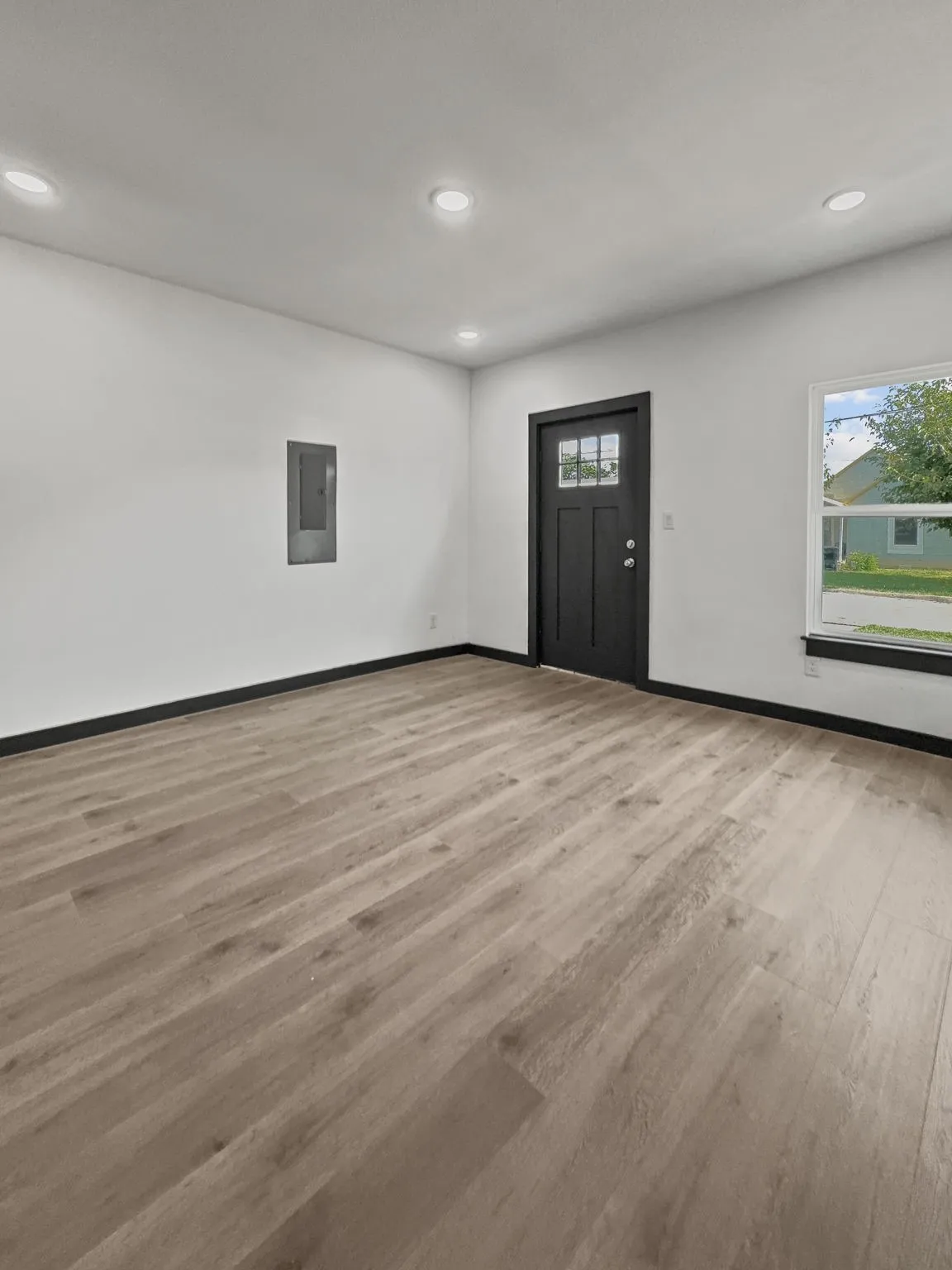 Single Family Residence For Sale in Hunt County , 3603 Mcdougal Street, Greenville, Texas 75401, 5 Bedroom, 2 Bathroom, Garage spaces, 1,472 Sqft, built in 1950, mls#21264353, Real Estate Agent in Greenville, Homes For Sale in Hunt county, Homes For Sale in Greenville, Realtor in Greenville Texas, Real Estate Brokerage Independent Realty Texas, Luminita Cordes Realtor