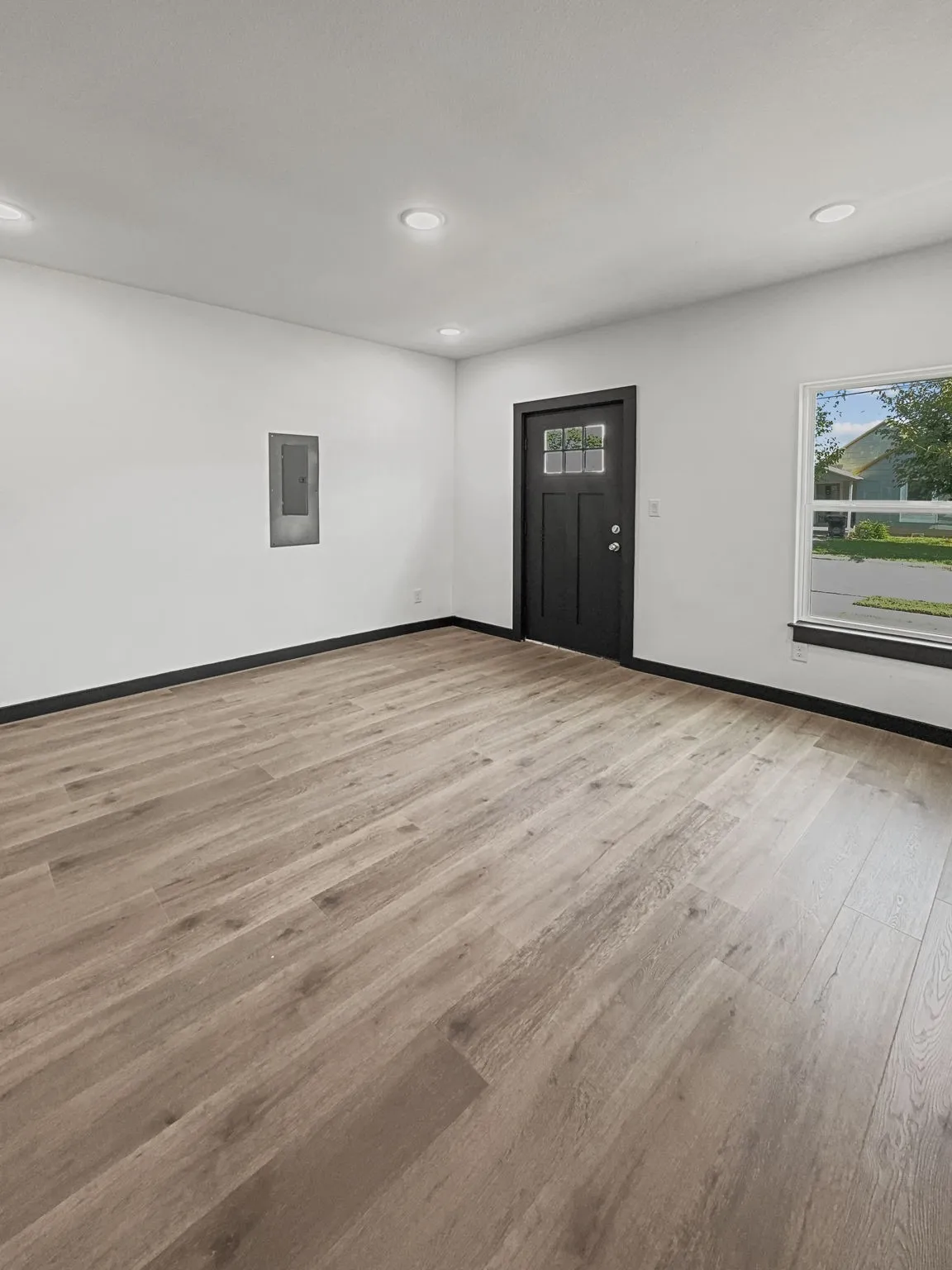 Single Family Residence For Sale in Hunt County , 3603 Mcdougal Street, Greenville, Texas 75401, 5 Bedroom, 2 Bathroom, Garage spaces, 1,472 Sqft, built in 1950, mls#21264353, Real Estate Agent in Greenville, Homes For Sale in Hunt county, Homes For Sale in Greenville, Realtor in Greenville Texas, Real Estate Brokerage Independent Realty Texas, Luminita Cordes Realtor