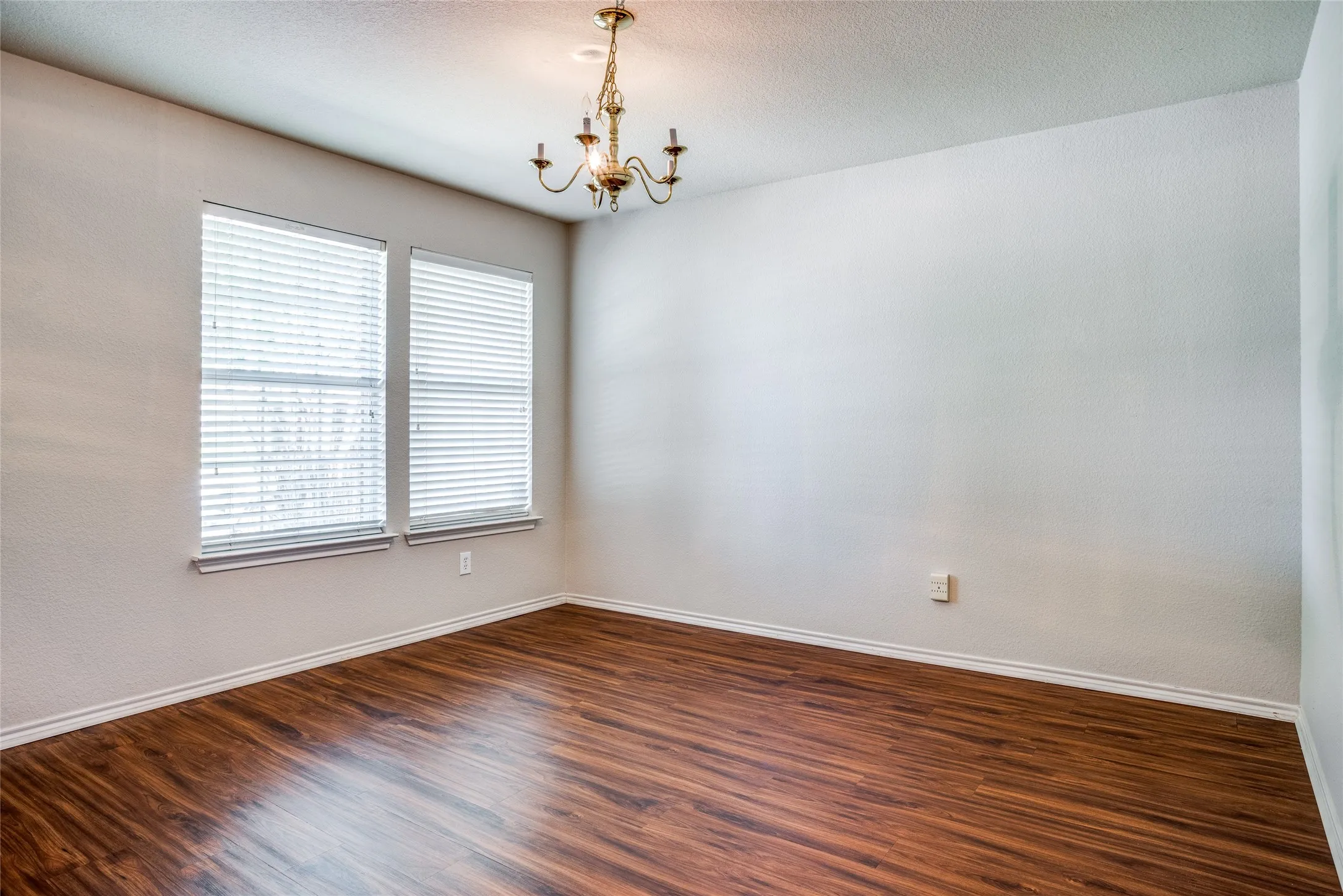 Single Family Residence For Rent in Collin County , 821 Oak Hollow Lane, Anna, Texas 75409, 3 Bedroom, 2 Bathroom, 2 Garage spaces, 1,809 Sqft, built in 2004, mls#21265215, Real Estate Agent in Anna, Homes For Rent in Collin county, Homes For Rent in Anna, Realtor in Anna Texas, Real Estate Brokerage Independent Realty Texas, Luminita Cordes Realtor