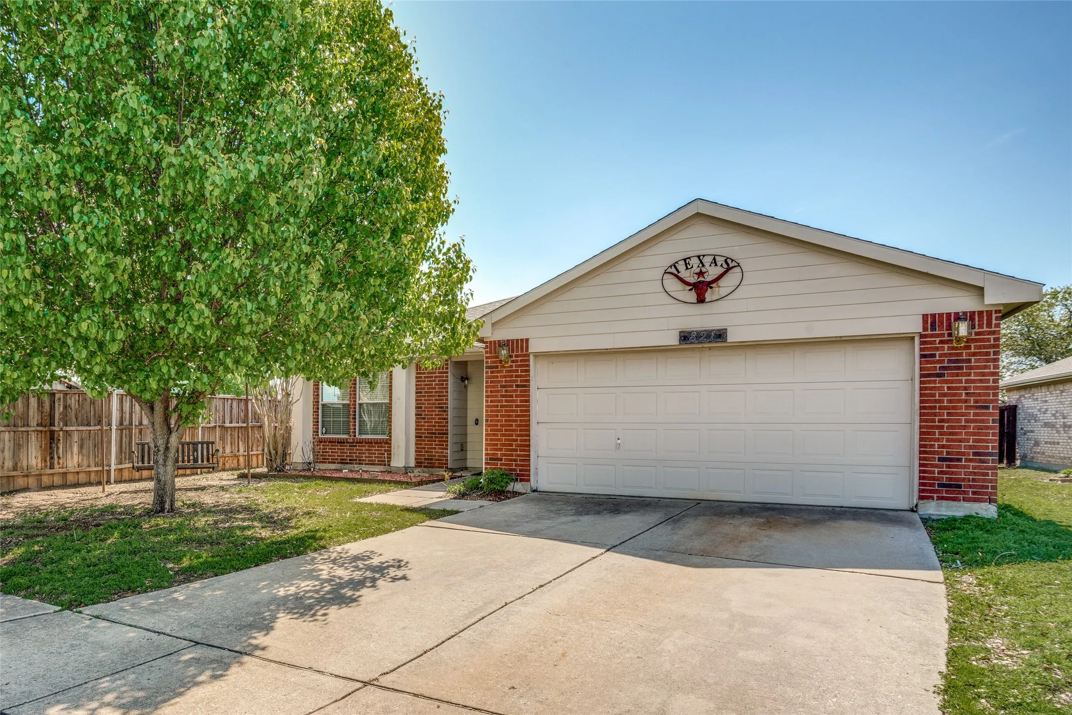 Single Family Residence For Rent in Collin County , 821 Oak Hollow Lane, Anna, Texas 75409, 3 Bedroom, 2 Bathroom, 2 Garage spaces, 1,809 Sqft, built in 2004, mls#21265215, Real Estate Agent in Anna, Homes For Rent in Collin county, Homes For Rent in Anna, Realtor in Anna Texas, Real Estate Brokerage Independent Realty Texas, Luminita Cordes Realtor