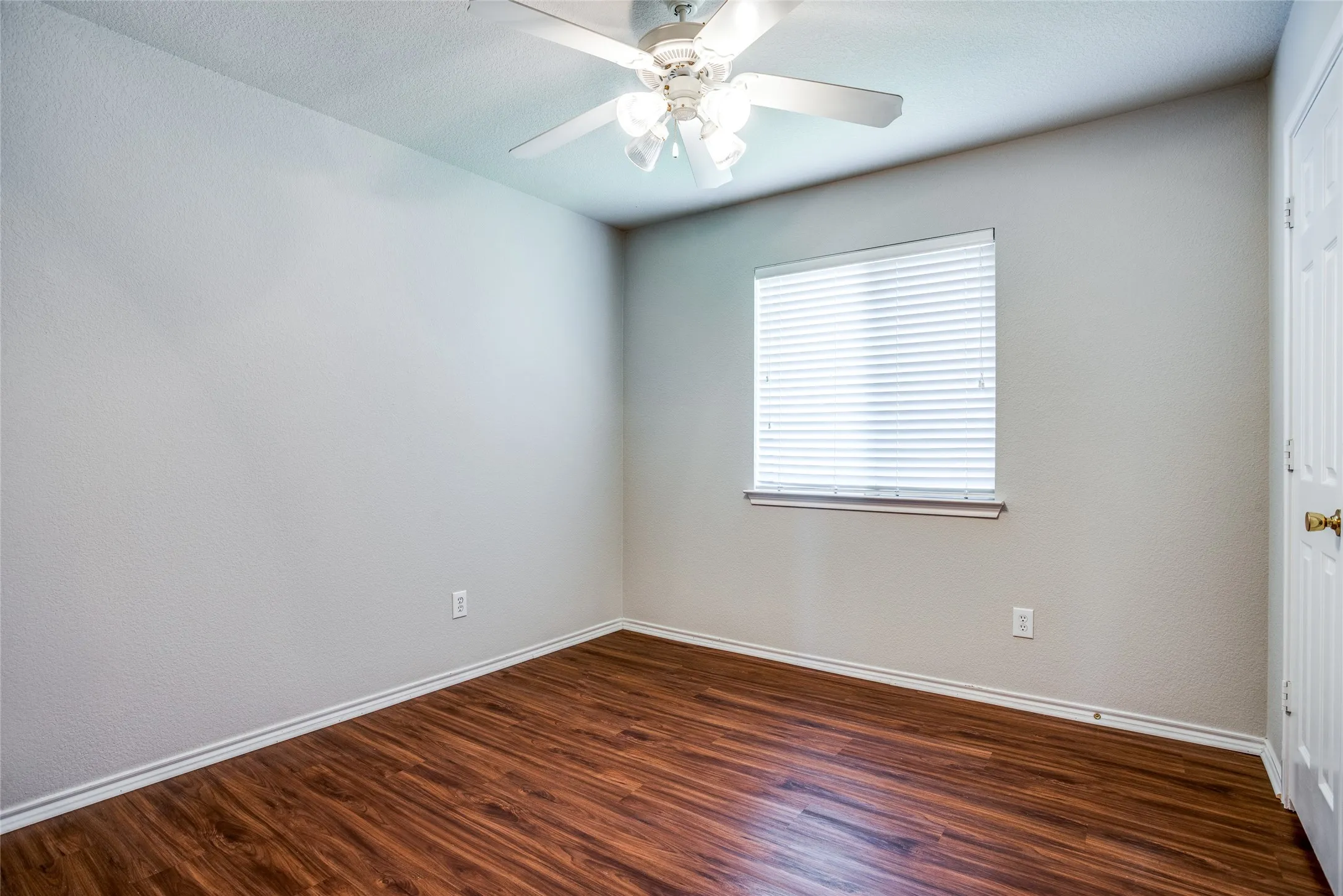 Single Family Residence For Rent in Collin County , 821 Oak Hollow Lane, Anna, Texas 75409, 3 Bedroom, 2 Bathroom, 2 Garage spaces, 1,809 Sqft, built in 2004, mls#21265215, Real Estate Agent in Anna, Homes For Rent in Collin county, Homes For Rent in Anna, Realtor in Anna Texas, Real Estate Brokerage Independent Realty Texas, Luminita Cordes Realtor