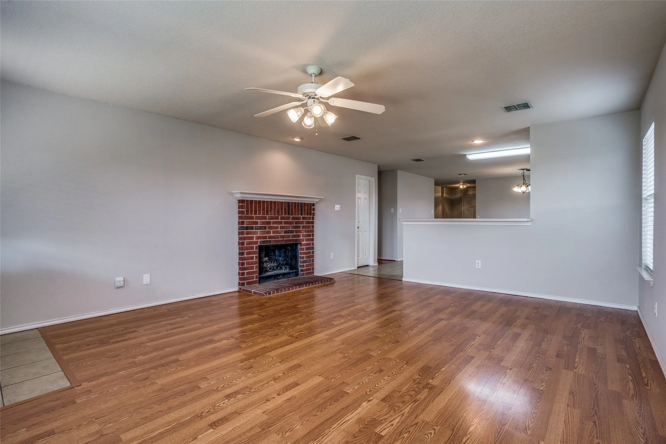 Single Family Residence For Rent in Collin County , 821 Oak Hollow Lane, Anna, Texas 75409, 3 Bedroom, 2 Bathroom, 2 Garage spaces, 1,809 Sqft, built in 2004, mls#21265215, Real Estate Agent in Anna, Homes For Rent in Collin county, Homes For Rent in Anna, Realtor in Anna Texas, Real Estate Brokerage Independent Realty Texas, Luminita Cordes Realtor