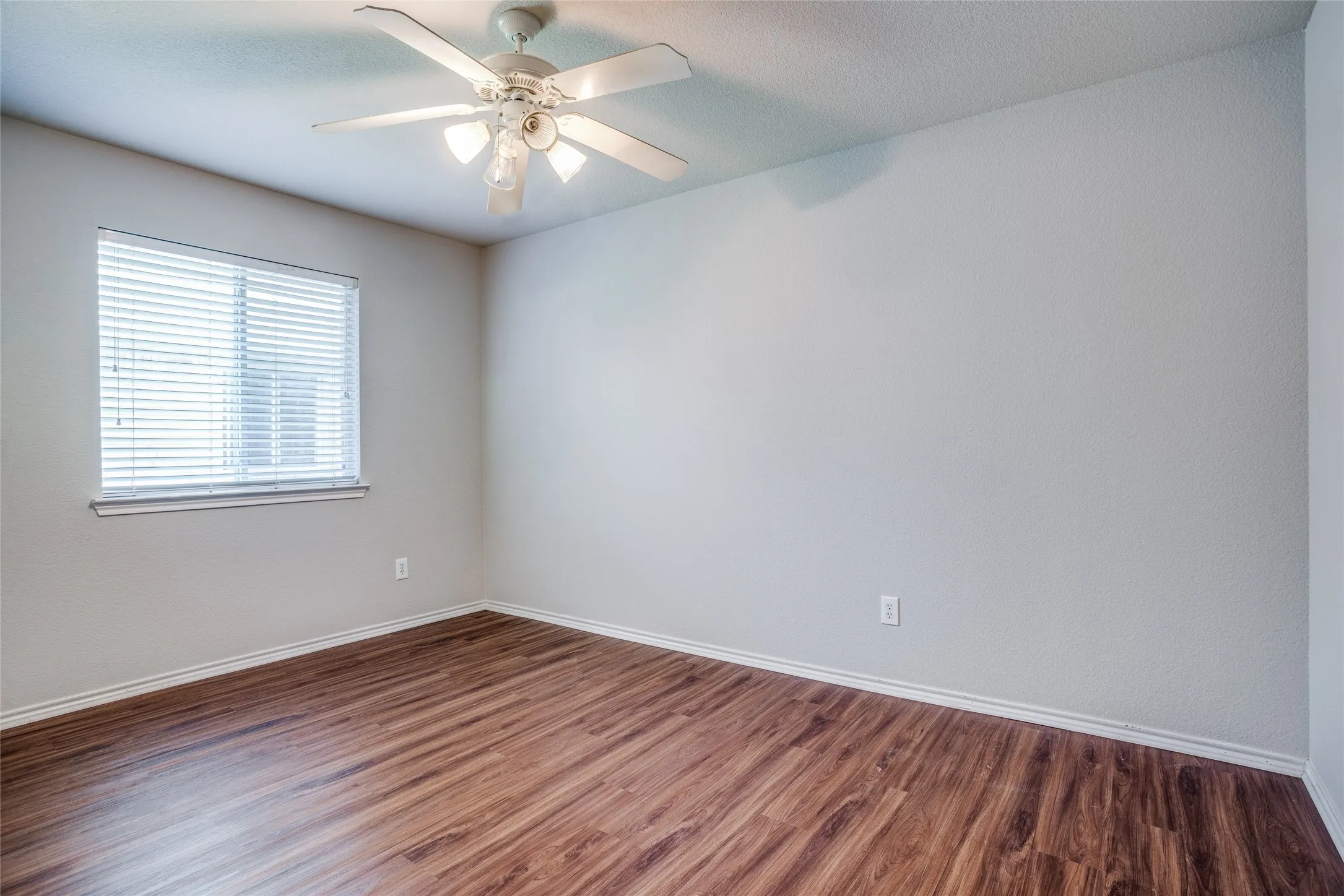 Single Family Residence For Rent in Collin County , 821 Oak Hollow Lane, Anna, Texas 75409, 3 Bedroom, 2 Bathroom, 2 Garage spaces, 1,809 Sqft, built in 2004, mls#21265215, Real Estate Agent in Anna, Homes For Rent in Collin county, Homes For Rent in Anna, Realtor in Anna Texas, Real Estate Brokerage Independent Realty Texas, Luminita Cordes Realtor