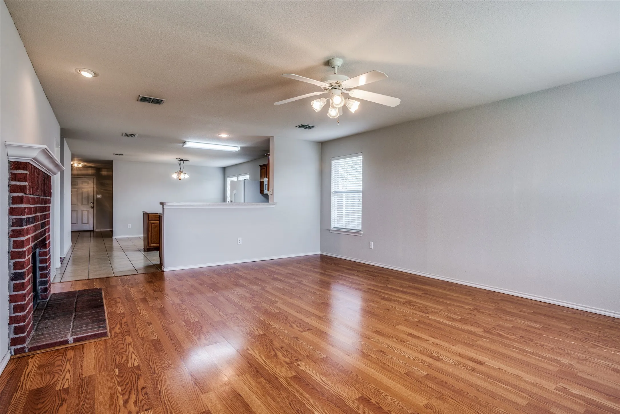 Single Family Residence For Rent in Collin County , 821 Oak Hollow Lane, Anna, Texas 75409, 3 Bedroom, 2 Bathroom, 2 Garage spaces, 1,809 Sqft, built in 2004, mls#21265215, Real Estate Agent in Anna, Homes For Rent in Collin county, Homes For Rent in Anna, Realtor in Anna Texas, Real Estate Brokerage Independent Realty Texas, Luminita Cordes Realtor