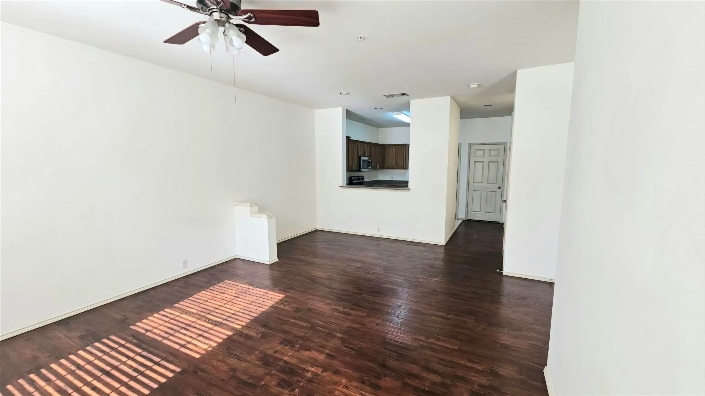 Townhouse For Rent in Collin County , 501 Jeans Creek Drive, Mc Kinney, Texas 75071, 3 Bedroom, 3 Bathroom, 2 Garage spaces, 1,644 Sqft, built in 2006, mls#21267398, Real Estate Agent in Mc Kinney, Homes For Rent in Collin county, Homes For Rent in Mc Kinney, Realtor in Mc Kinney Texas, Real Estate Brokerage Independent Realty Texas, Luminita Cordes Realtor