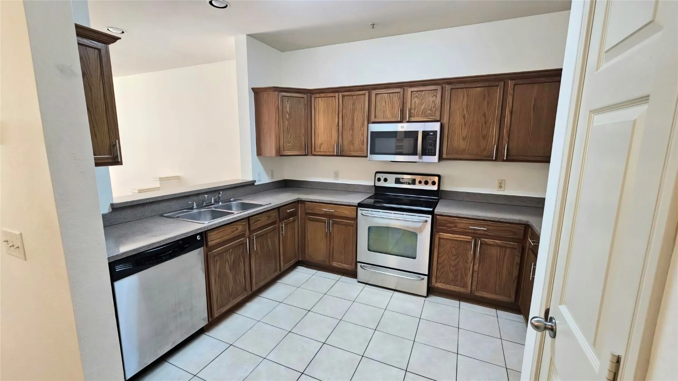 Townhouse For Rent in Collin County , 501 Jeans Creek Drive, Mc Kinney, Texas 75071, 3 Bedroom, 3 Bathroom, 2 Garage spaces, 1,644 Sqft, built in 2006, mls#21267398, Real Estate Agent in Mc Kinney, Homes For Rent in Collin county, Homes For Rent in Mc Kinney, Realtor in Mc Kinney Texas, Real Estate Brokerage Independent Realty Texas, Luminita Cordes Realtor