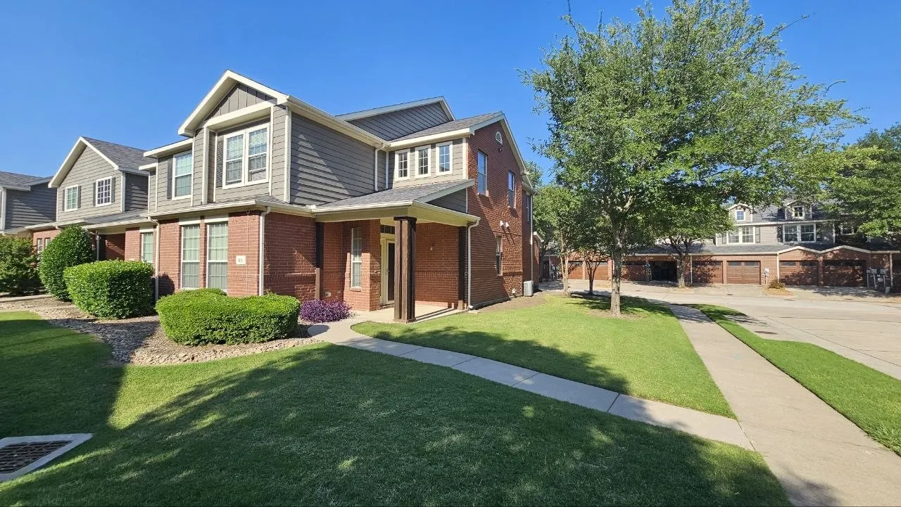 Townhouse For Rent in Collin County , 501 Jeans Creek Drive, Mc Kinney, Texas 75071, 3 Bedroom, 3 Bathroom, 2 Garage spaces, 1,644 Sqft, built in 2006, mls#21267398, Real Estate Agent in Mc Kinney, Homes For Rent in Collin county, Homes For Rent in Mc Kinney, Realtor in Mc Kinney Texas, Real Estate Brokerage Independent Realty Texas, Luminita Cordes Realtor