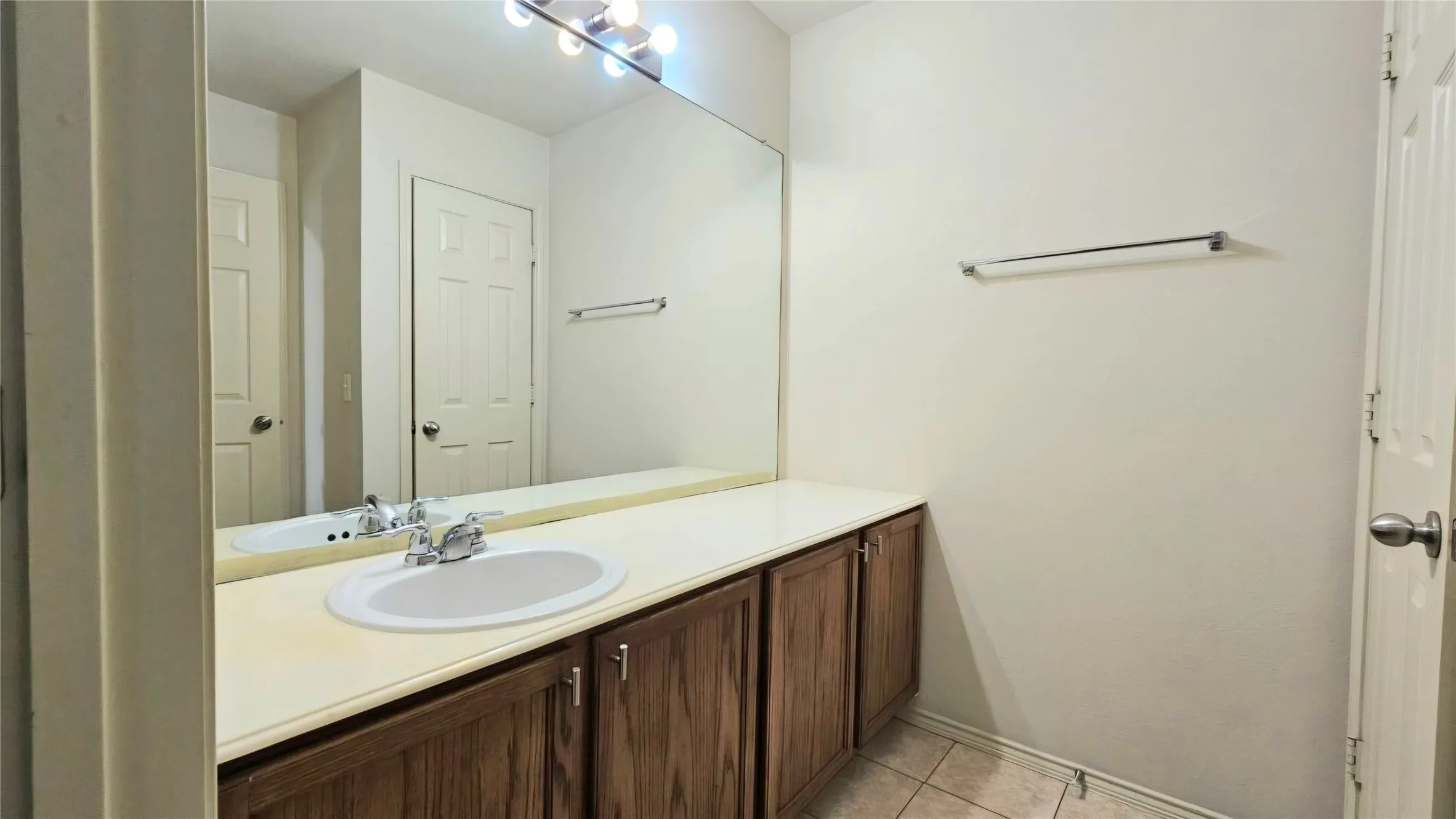 Townhouse For Rent in Collin County , 501 Jeans Creek Drive, Mc Kinney, Texas 75071, 3 Bedroom, 3 Bathroom, 2 Garage spaces, 1,644 Sqft, built in 2006, mls#21267398, Real Estate Agent in Mc Kinney, Homes For Rent in Collin county, Homes For Rent in Mc Kinney, Realtor in Mc Kinney Texas, Real Estate Brokerage Independent Realty Texas, Luminita Cordes Realtor