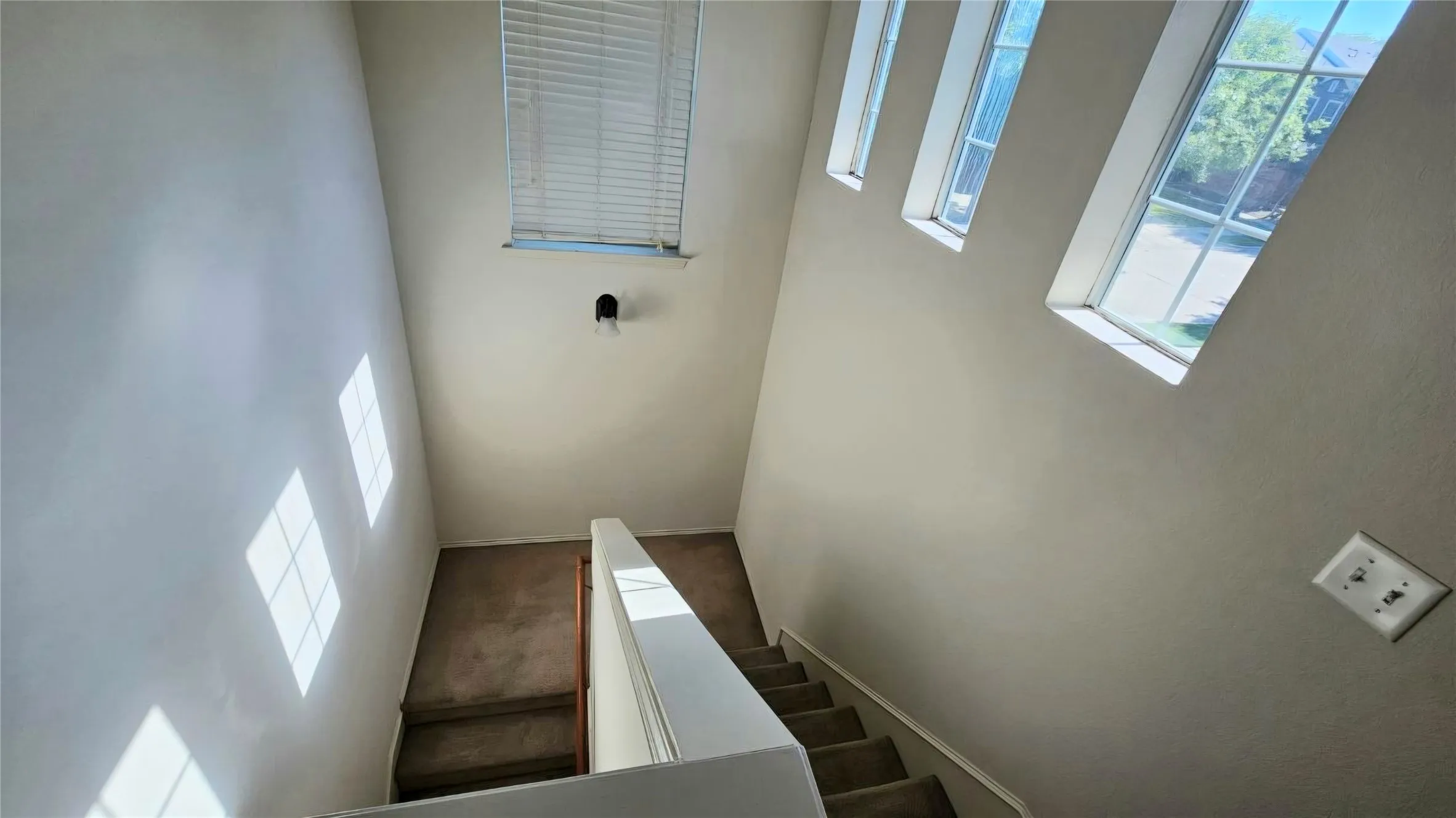 Townhouse For Rent in Collin County , 501 Jeans Creek Drive, Mc Kinney, Texas 75071, 3 Bedroom, 3 Bathroom, 2 Garage spaces, 1,644 Sqft, built in 2006, mls#21267398, Real Estate Agent in Mc Kinney, Homes For Rent in Collin county, Homes For Rent in Mc Kinney, Realtor in Mc Kinney Texas, Real Estate Brokerage Independent Realty Texas, Luminita Cordes Realtor