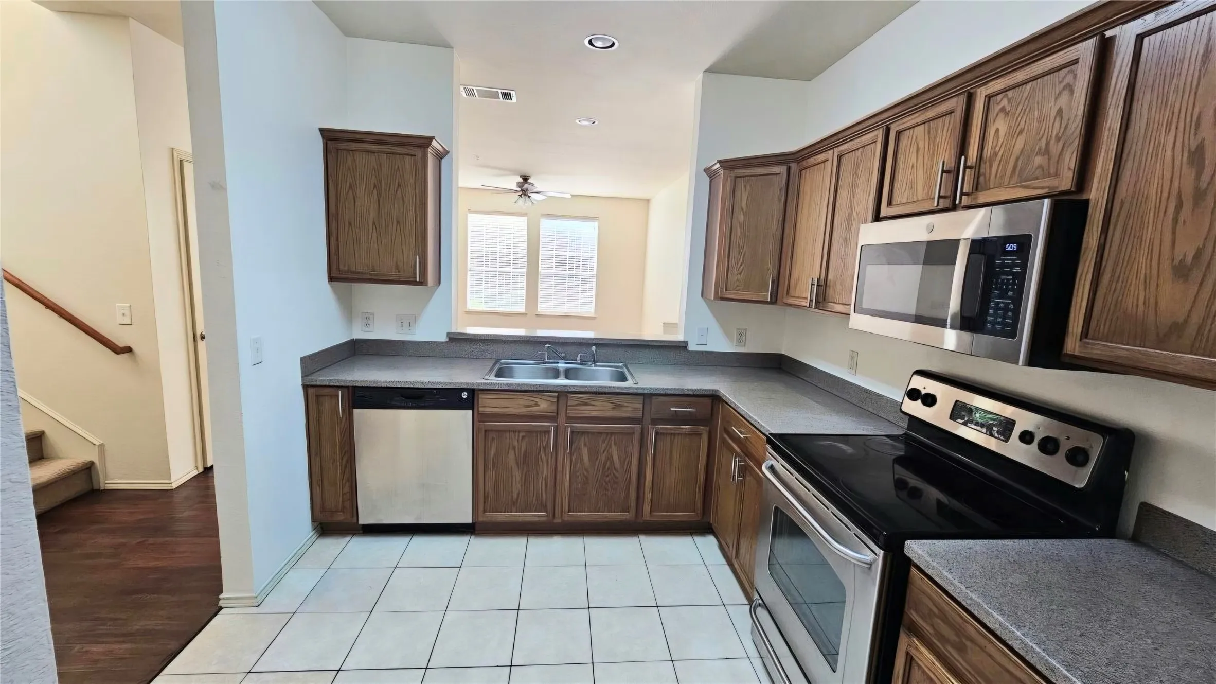 Townhouse For Rent in Collin County , 501 Jeans Creek Drive, Mc Kinney, Texas 75071, 3 Bedroom, 3 Bathroom, 2 Garage spaces, 1,644 Sqft, built in 2006, mls#21267398, Real Estate Agent in Mc Kinney, Homes For Rent in Collin county, Homes For Rent in Mc Kinney, Realtor in Mc Kinney Texas, Real Estate Brokerage Independent Realty Texas, Luminita Cordes Realtor