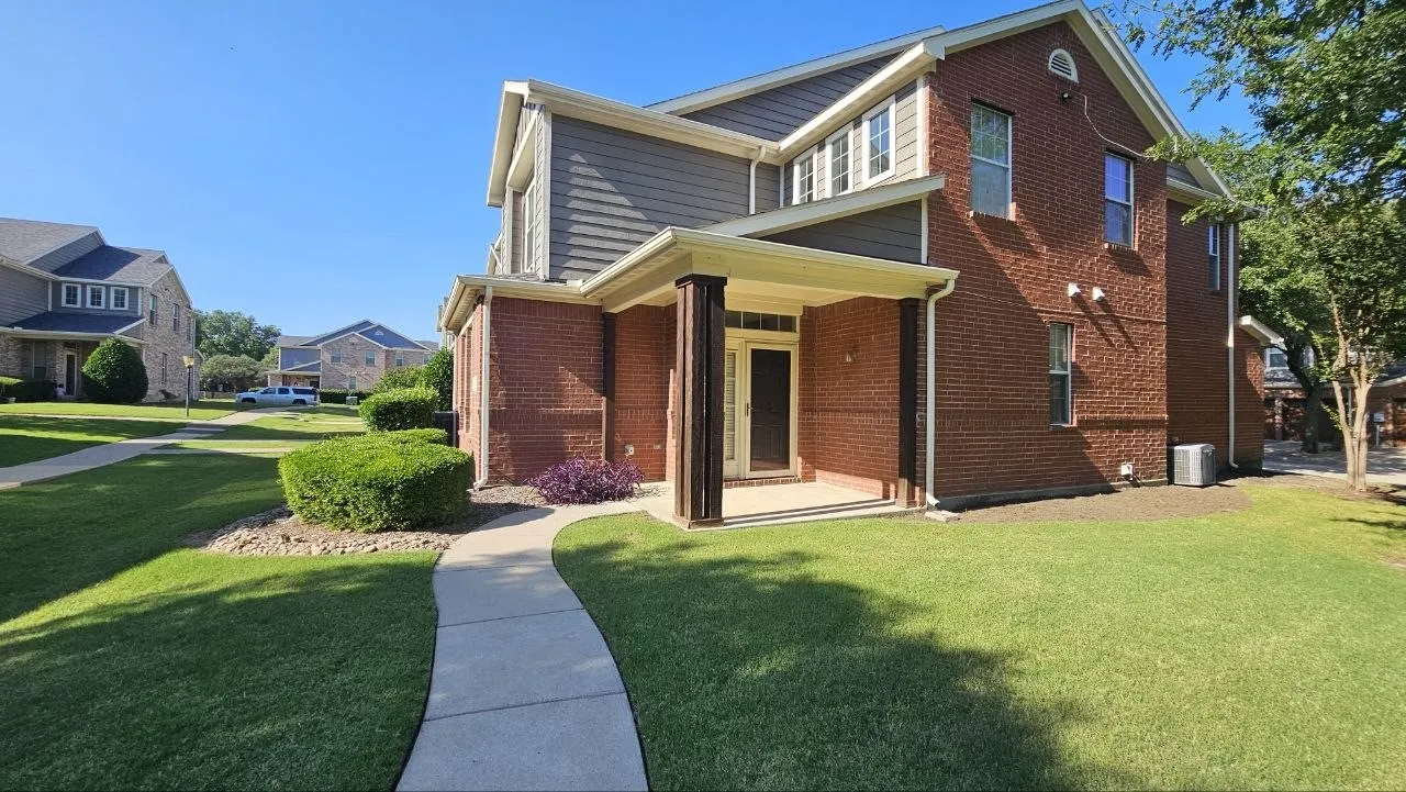 Townhouse For Rent in Collin County , 501 Jeans Creek Drive, Mc Kinney, Texas 75071, 3 Bedroom, 3 Bathroom, 2 Garage spaces, 1,644 Sqft, built in 2006, mls#21267398, Real Estate Agent in Mc Kinney, Homes For Rent in Collin county, Homes For Rent in Mc Kinney, Realtor in Mc Kinney Texas, Real Estate Brokerage Independent Realty Texas, Luminita Cordes Realtor