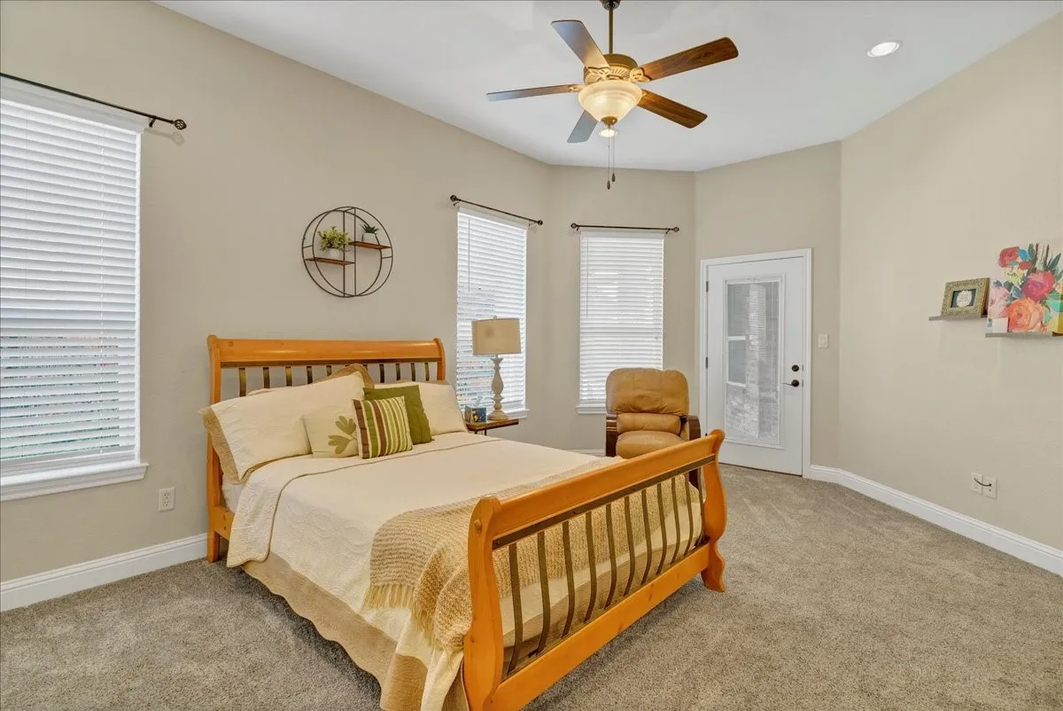 Single Family Residence For Sale in Hood County , 3300 Fountain Way, Granbury, Texas 76049, 3 Bedroom, 3 Bathroom, 2 Garage spaces, 3,014 Sqft, built in 2006, mls#21265470, Real Estate Agent in Granbury, Homes For Sale in Hood county, Homes For Sale in Granbury, Realtor in Granbury Texas, Real Estate Brokerage Independent Realty Texas, Luminita Cordes Realtor