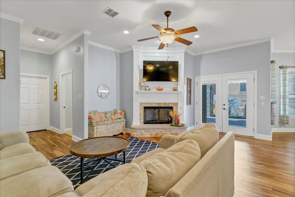 Single Family Residence For Sale in Hood County , 3300 Fountain Way, Granbury, Texas 76049, 3 Bedroom, 3 Bathroom, 2 Garage spaces, 3,014 Sqft, built in 2006, mls#21265470, Real Estate Agent in Granbury, Homes For Sale in Hood county, Homes For Sale in Granbury, Realtor in Granbury Texas, Real Estate Brokerage Independent Realty Texas, Luminita Cordes Realtor