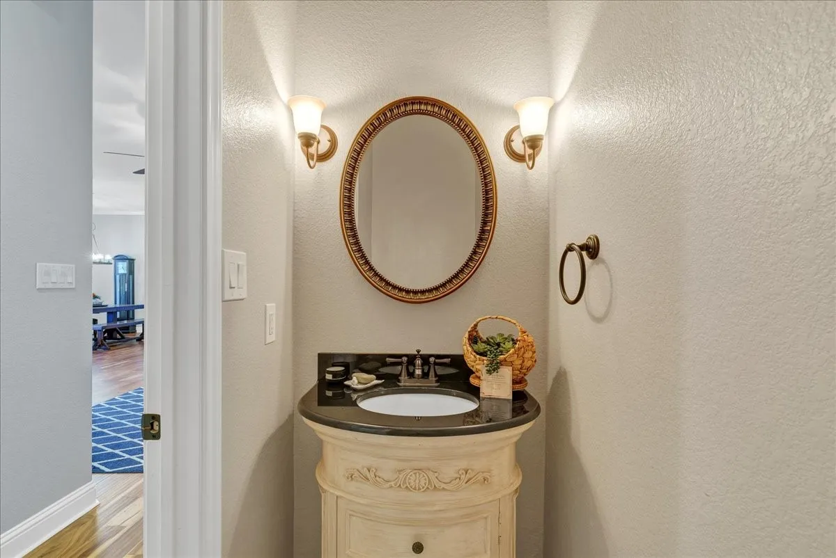 Single Family Residence For Sale in Hood County , 3300 Fountain Way, Granbury, Texas 76049, 3 Bedroom, 3 Bathroom, 2 Garage spaces, 3,014 Sqft, built in 2006, mls#21265470, Real Estate Agent in Granbury, Homes For Sale in Hood county, Homes For Sale in Granbury, Realtor in Granbury Texas, Real Estate Brokerage Independent Realty Texas, Luminita Cordes Realtor