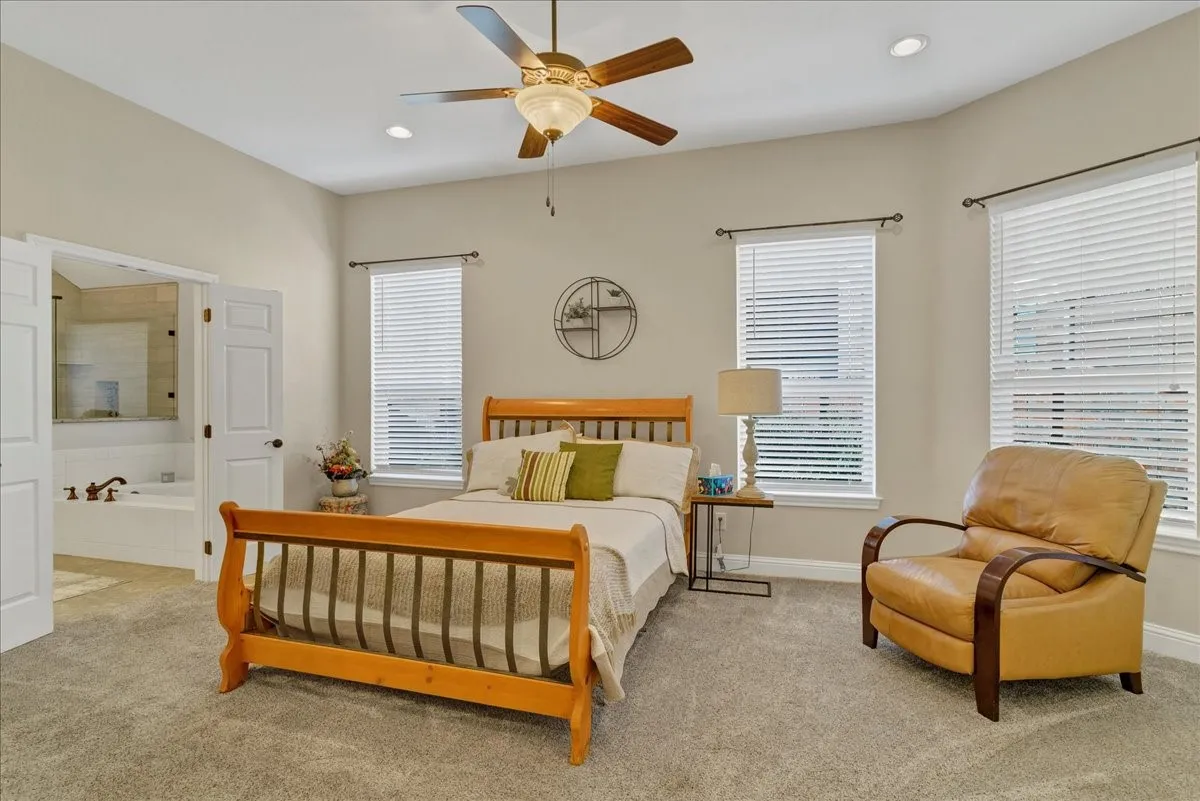 Single Family Residence For Sale in Hood County , 3300 Fountain Way, Granbury, Texas 76049, 3 Bedroom, 3 Bathroom, 2 Garage spaces, 3,014 Sqft, built in 2006, mls#21265470, Real Estate Agent in Granbury, Homes For Sale in Hood county, Homes For Sale in Granbury, Realtor in Granbury Texas, Real Estate Brokerage Independent Realty Texas, Luminita Cordes Realtor