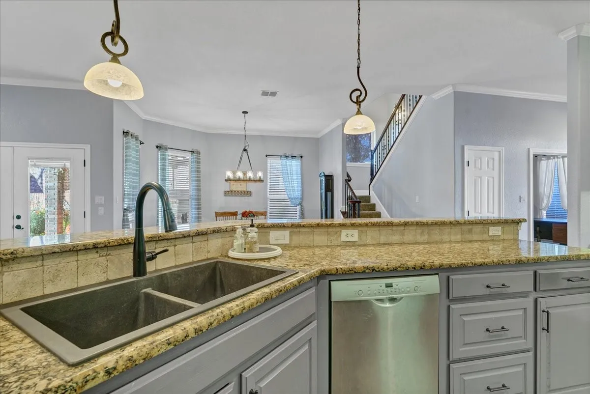 Single Family Residence For Sale in Hood County , 3300 Fountain Way, Granbury, Texas 76049, 3 Bedroom, 3 Bathroom, 2 Garage spaces, 3,014 Sqft, built in 2006, mls#21265470, Real Estate Agent in Granbury, Homes For Sale in Hood county, Homes For Sale in Granbury, Realtor in Granbury Texas, Real Estate Brokerage Independent Realty Texas, Luminita Cordes Realtor