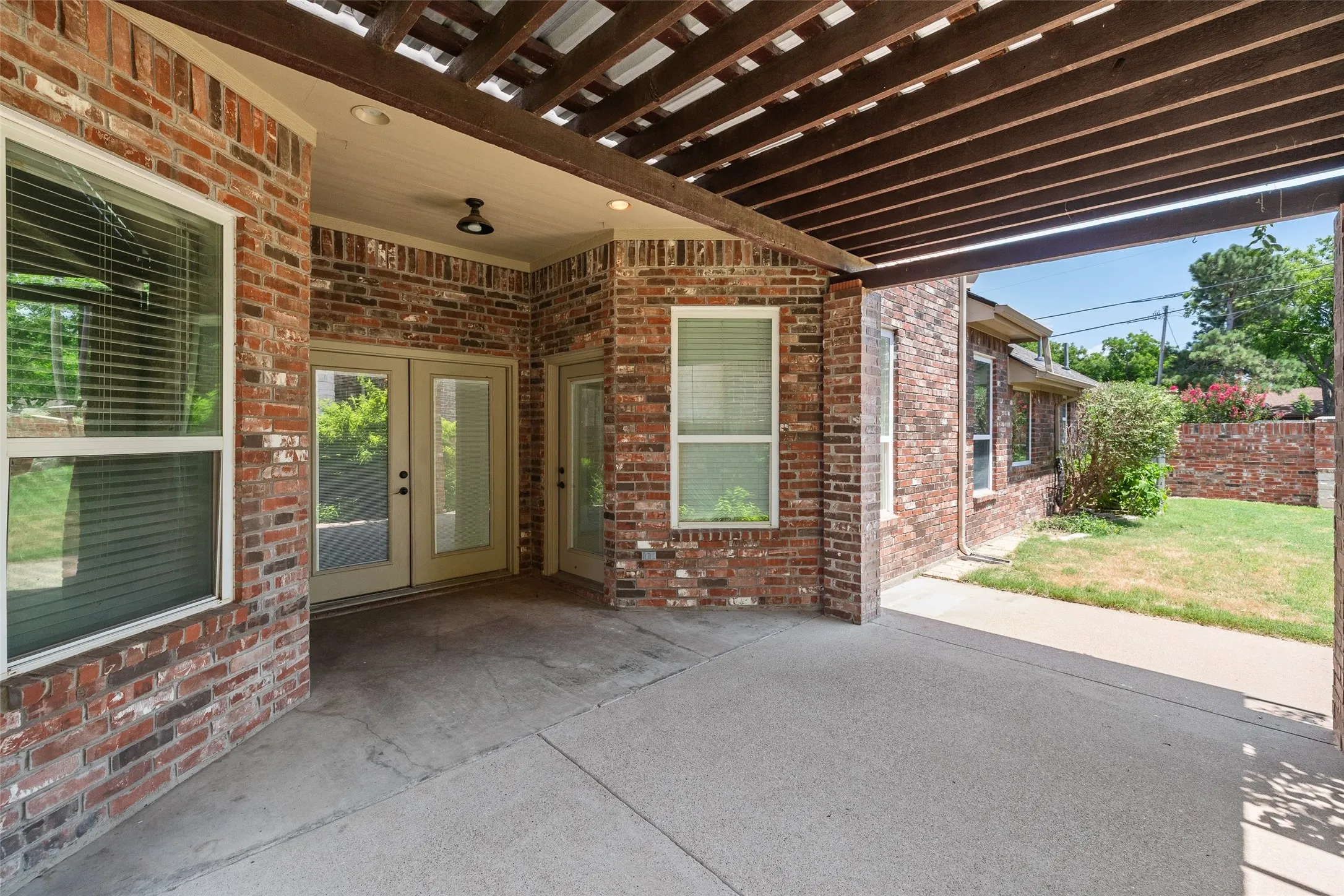 Single Family Residence For Sale in Hood County , 3300 Fountain Way, Granbury, Texas 76049, 3 Bedroom, 3 Bathroom, 2 Garage spaces, 3,014 Sqft, built in 2006, mls#21265470, Real Estate Agent in Granbury, Homes For Sale in Hood county, Homes For Sale in Granbury, Realtor in Granbury Texas, Real Estate Brokerage Independent Realty Texas, Luminita Cordes Realtor
