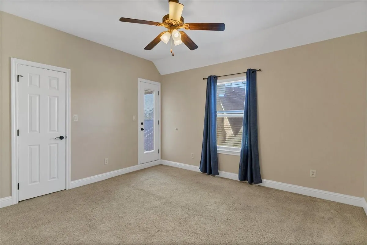 Single Family Residence For Sale in Hood County , 3300 Fountain Way, Granbury, Texas 76049, 3 Bedroom, 3 Bathroom, 2 Garage spaces, 3,014 Sqft, built in 2006, mls#21265470, Real Estate Agent in Granbury, Homes For Sale in Hood county, Homes For Sale in Granbury, Realtor in Granbury Texas, Real Estate Brokerage Independent Realty Texas, Luminita Cordes Realtor