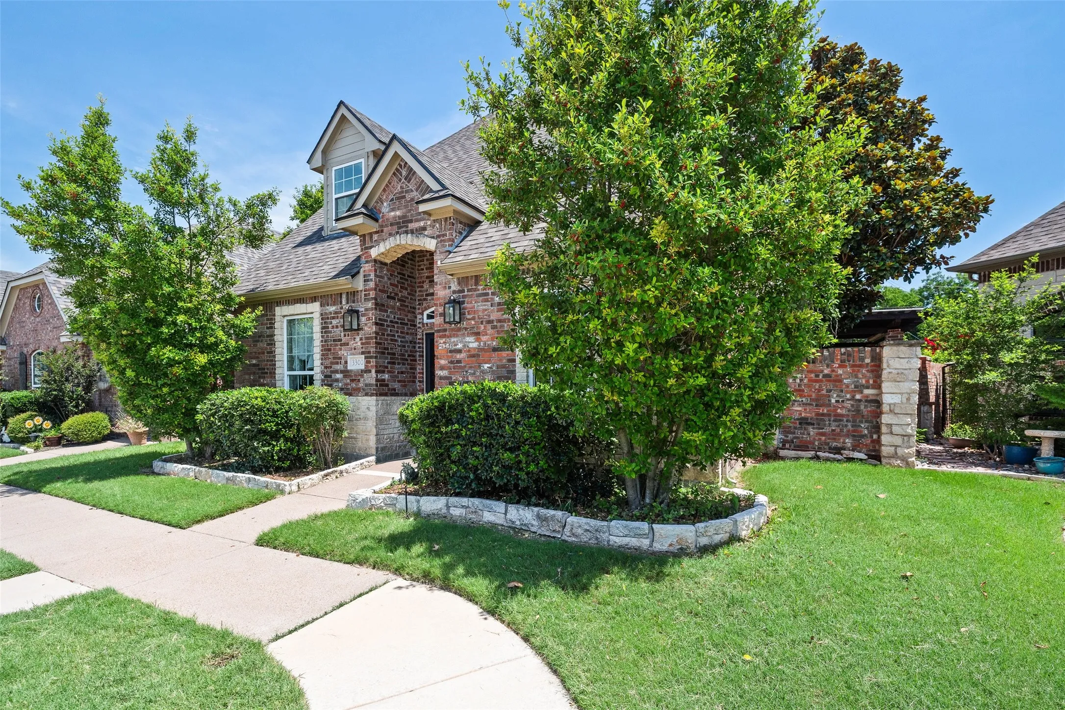 Single Family Residence For Sale in Hood County , 3300 Fountain Way, Granbury, Texas 76049, 3 Bedroom, 3 Bathroom, 2 Garage spaces, 3,014 Sqft, built in 2006, mls#21265470, Real Estate Agent in Granbury, Homes For Sale in Hood county, Homes For Sale in Granbury, Realtor in Granbury Texas, Real Estate Brokerage Independent Realty Texas, Luminita Cordes Realtor