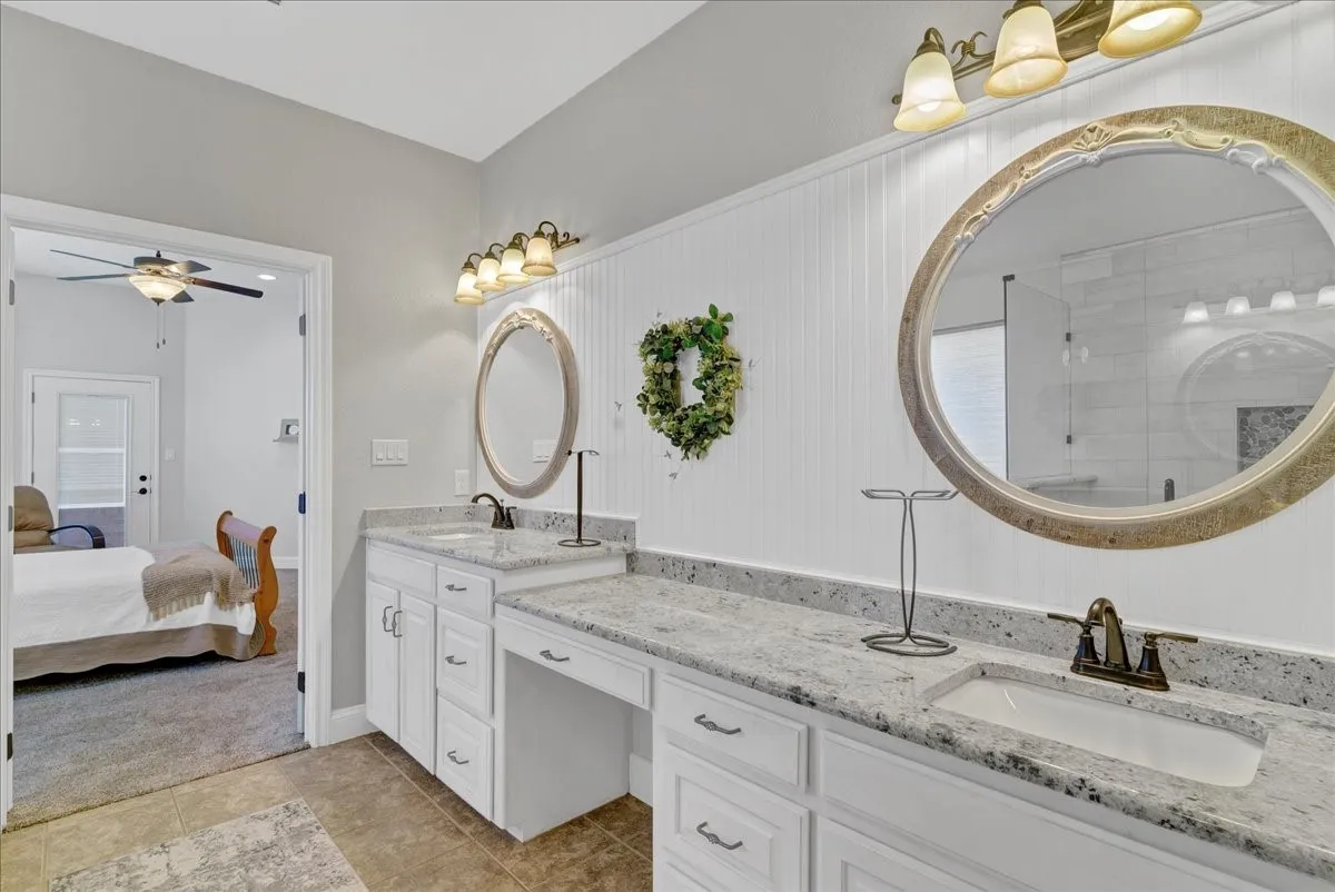 Single Family Residence For Sale in Hood County , 3300 Fountain Way, Granbury, Texas 76049, 3 Bedroom, 3 Bathroom, 2 Garage spaces, 3,014 Sqft, built in 2006, mls#21265470, Real Estate Agent in Granbury, Homes For Sale in Hood county, Homes For Sale in Granbury, Realtor in Granbury Texas, Real Estate Brokerage Independent Realty Texas, Luminita Cordes Realtor