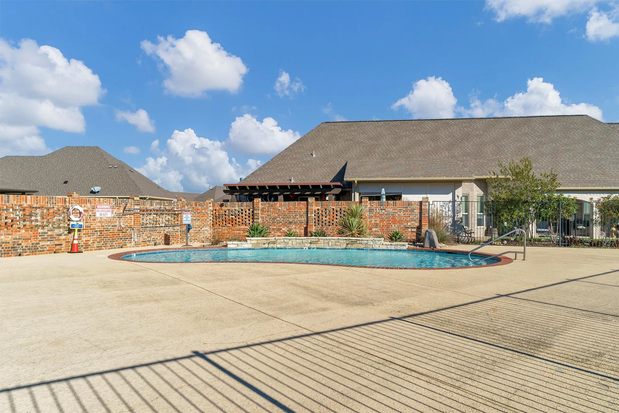 Single Family Residence For Sale in Hood County , 3300 Fountain Way, Granbury, Texas 76049, 3 Bedroom, 3 Bathroom, 2 Garage spaces, 3,014 Sqft, built in 2006, mls#21265470, Real Estate Agent in Granbury, Homes For Sale in Hood county, Homes For Sale in Granbury, Realtor in Granbury Texas, Real Estate Brokerage Independent Realty Texas, Luminita Cordes Realtor