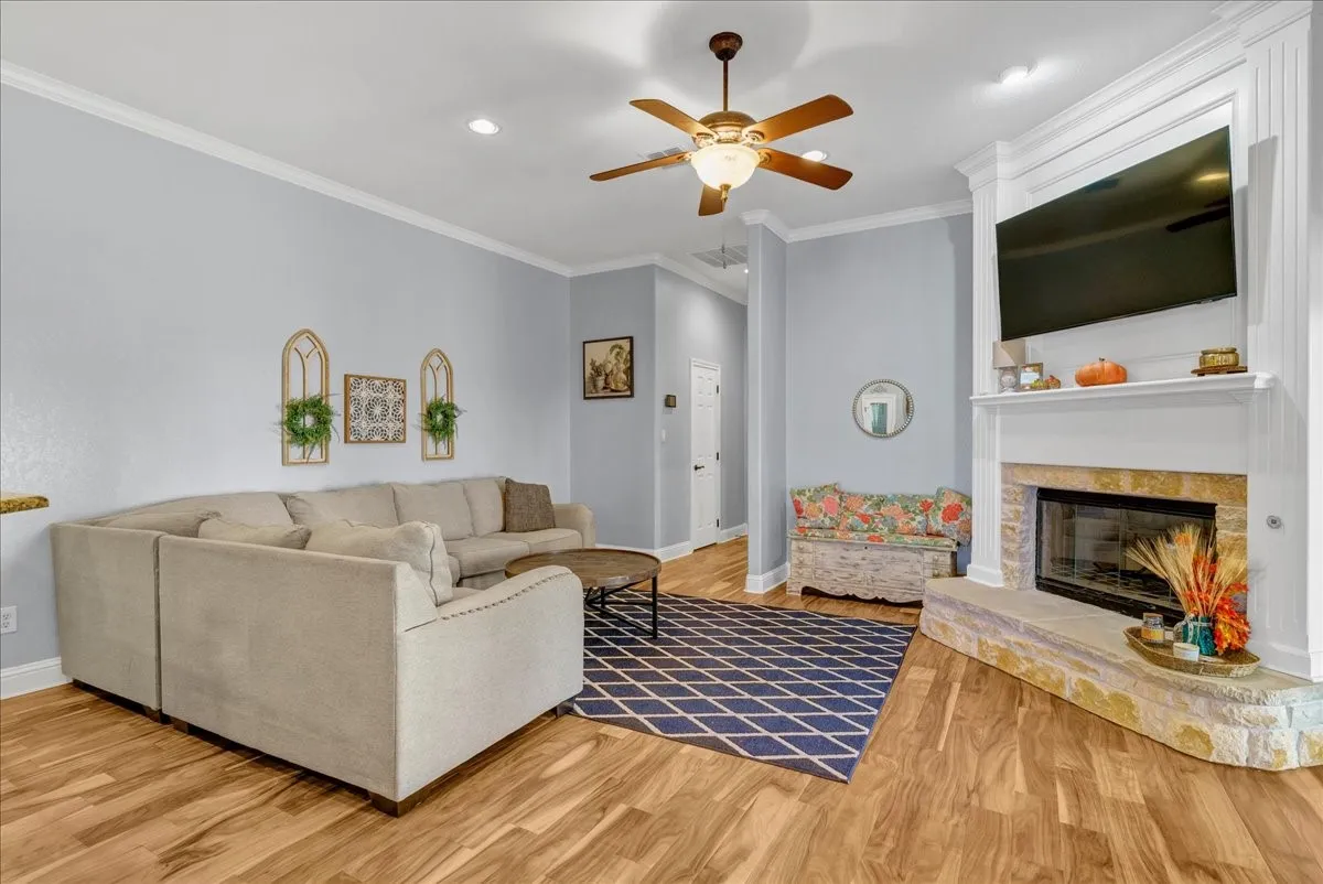 Single Family Residence For Sale in Hood County , 3300 Fountain Way, Granbury, Texas 76049, 3 Bedroom, 3 Bathroom, 2 Garage spaces, 3,014 Sqft, built in 2006, mls#21265470, Real Estate Agent in Granbury, Homes For Sale in Hood county, Homes For Sale in Granbury, Realtor in Granbury Texas, Real Estate Brokerage Independent Realty Texas, Luminita Cordes Realtor