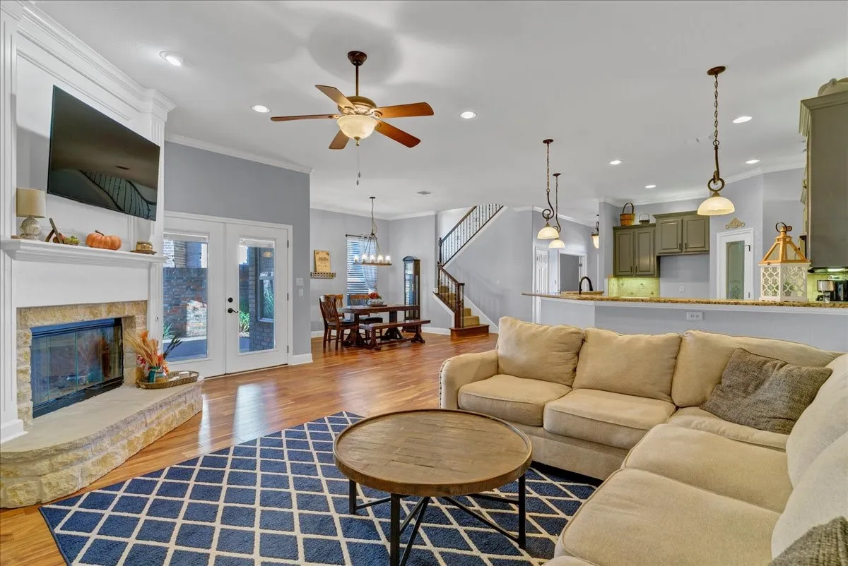 Single Family Residence For Sale in Hood County , 3300 Fountain Way, Granbury, Texas 76049, 3 Bedroom, 3 Bathroom, 2 Garage spaces, 3,014 Sqft, built in 2006, mls#21265470, Real Estate Agent in Granbury, Homes For Sale in Hood county, Homes For Sale in Granbury, Realtor in Granbury Texas, Real Estate Brokerage Independent Realty Texas, Luminita Cordes Realtor