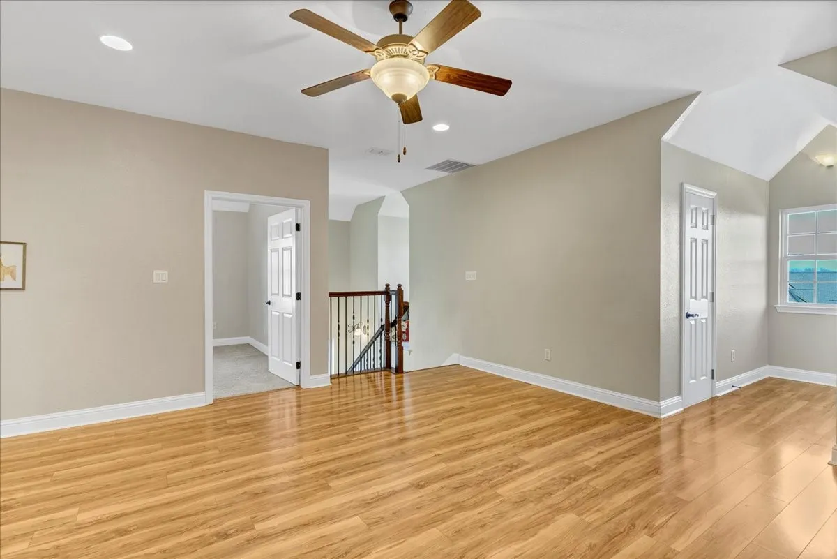 Single Family Residence For Sale in Hood County , 3300 Fountain Way, Granbury, Texas 76049, 3 Bedroom, 3 Bathroom, 2 Garage spaces, 3,014 Sqft, built in 2006, mls#21265470, Real Estate Agent in Granbury, Homes For Sale in Hood county, Homes For Sale in Granbury, Realtor in Granbury Texas, Real Estate Brokerage Independent Realty Texas, Luminita Cordes Realtor