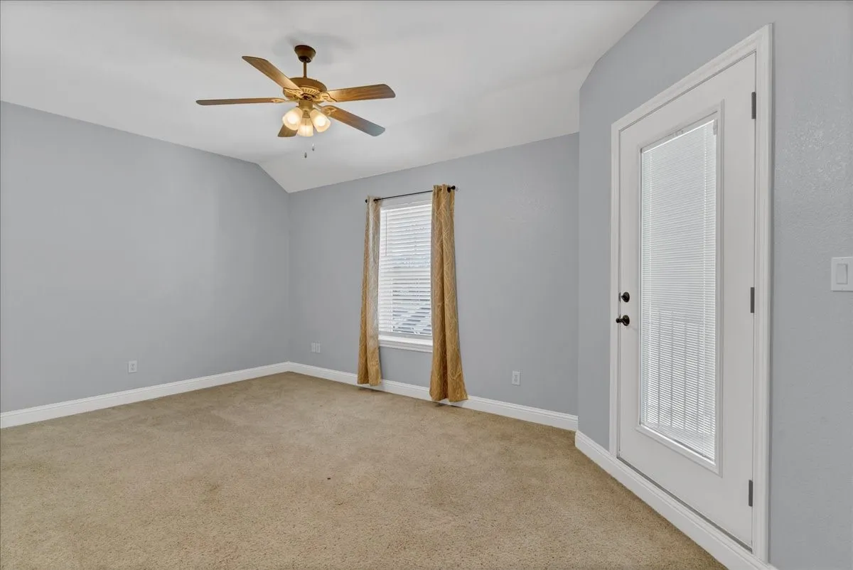 Single Family Residence For Sale in Hood County , 3300 Fountain Way, Granbury, Texas 76049, 3 Bedroom, 3 Bathroom, 2 Garage spaces, 3,014 Sqft, built in 2006, mls#21265470, Real Estate Agent in Granbury, Homes For Sale in Hood county, Homes For Sale in Granbury, Realtor in Granbury Texas, Real Estate Brokerage Independent Realty Texas, Luminita Cordes Realtor