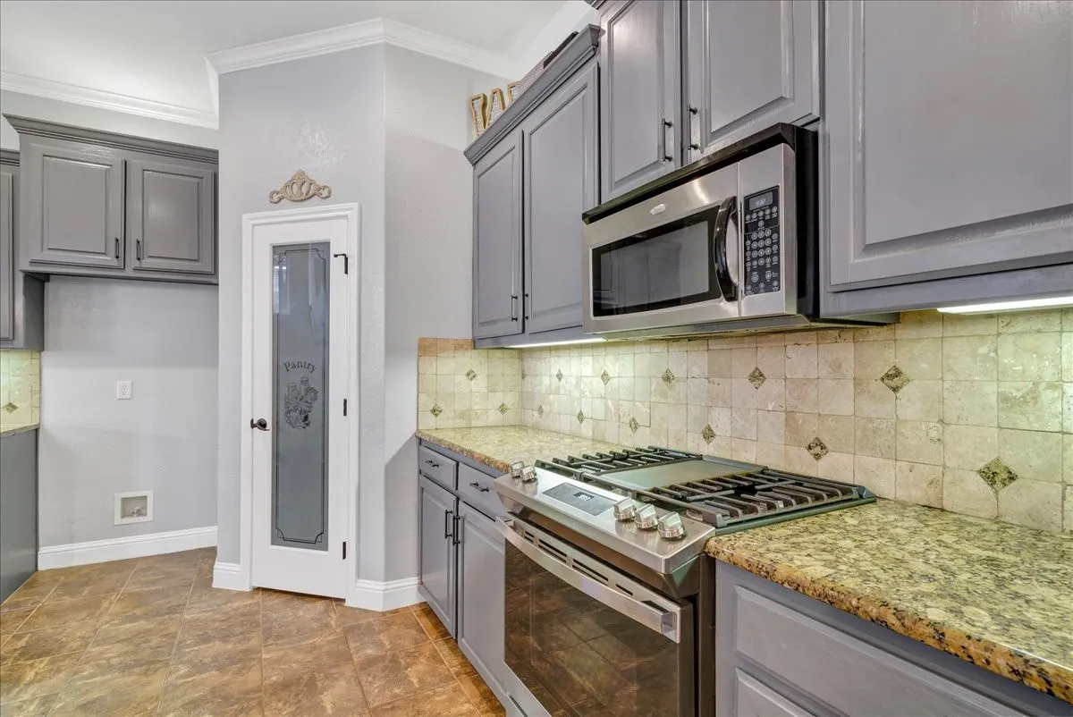 Single Family Residence For Sale in Hood County , 3300 Fountain Way, Granbury, Texas 76049, 3 Bedroom, 3 Bathroom, 2 Garage spaces, 3,014 Sqft, built in 2006, mls#21265470, Real Estate Agent in Granbury, Homes For Sale in Hood county, Homes For Sale in Granbury, Realtor in Granbury Texas, Real Estate Brokerage Independent Realty Texas, Luminita Cordes Realtor