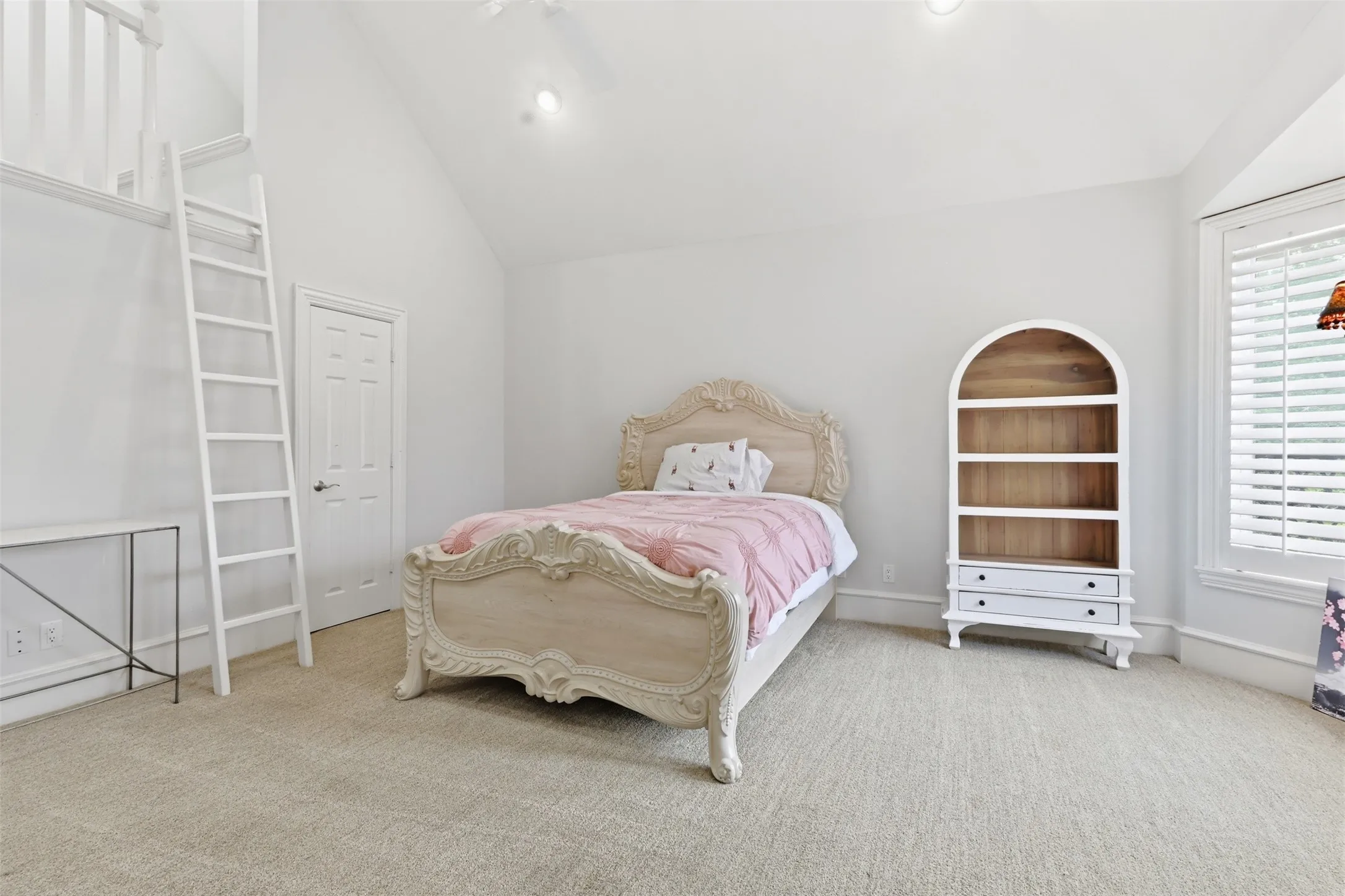 Single Family Residence For Sale in Titus County , 503 Greenhill Park Avenue, Mt Pleasant, Texas 75455, 5 Bedroom, 7 Bathroom, 4 Garage spaces, 6,539 Sqft, built in 2002, mls#21267429, Real Estate Agent in Mt Pleasant, Homes For Sale in Titus county, Homes For Sale in Mt Pleasant, Realtor in Mt Pleasant Texas, Real Estate Brokerage Independent Realty Texas, Luminita Cordes Realtor