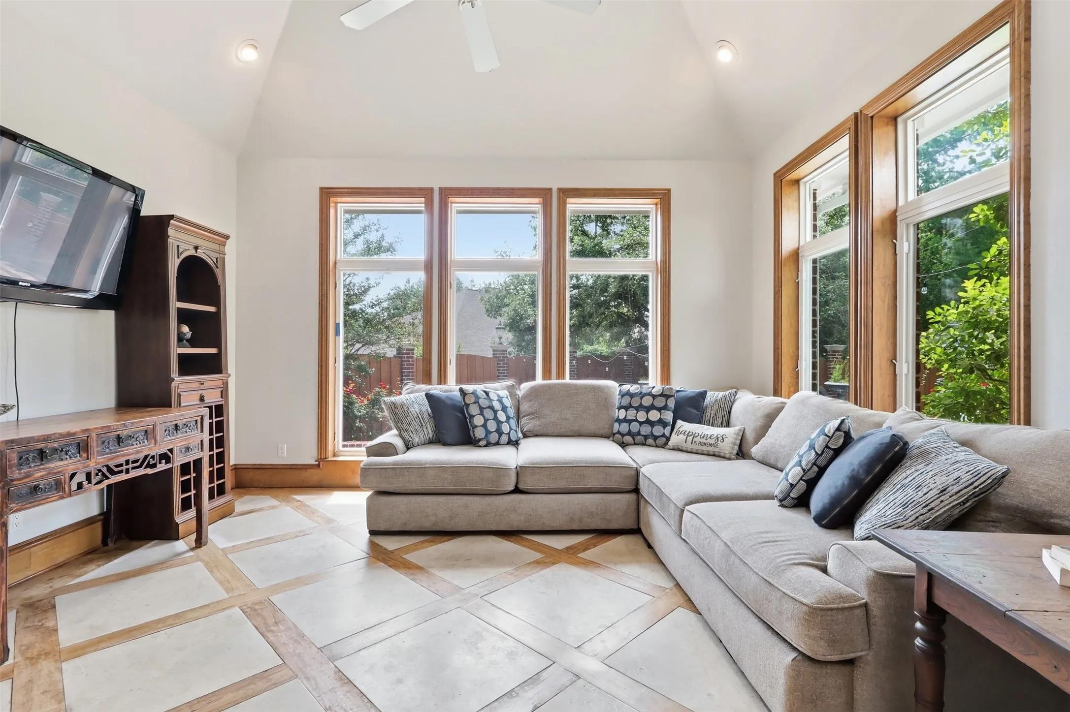 Single Family Residence For Sale in Titus County , 503 Greenhill Park Avenue, Mt Pleasant, Texas 75455, 5 Bedroom, 7 Bathroom, 4 Garage spaces, 6,539 Sqft, built in 2002, mls#21267429, Real Estate Agent in Mt Pleasant, Homes For Sale in Titus county, Homes For Sale in Mt Pleasant, Realtor in Mt Pleasant Texas, Real Estate Brokerage Independent Realty Texas, Luminita Cordes Realtor