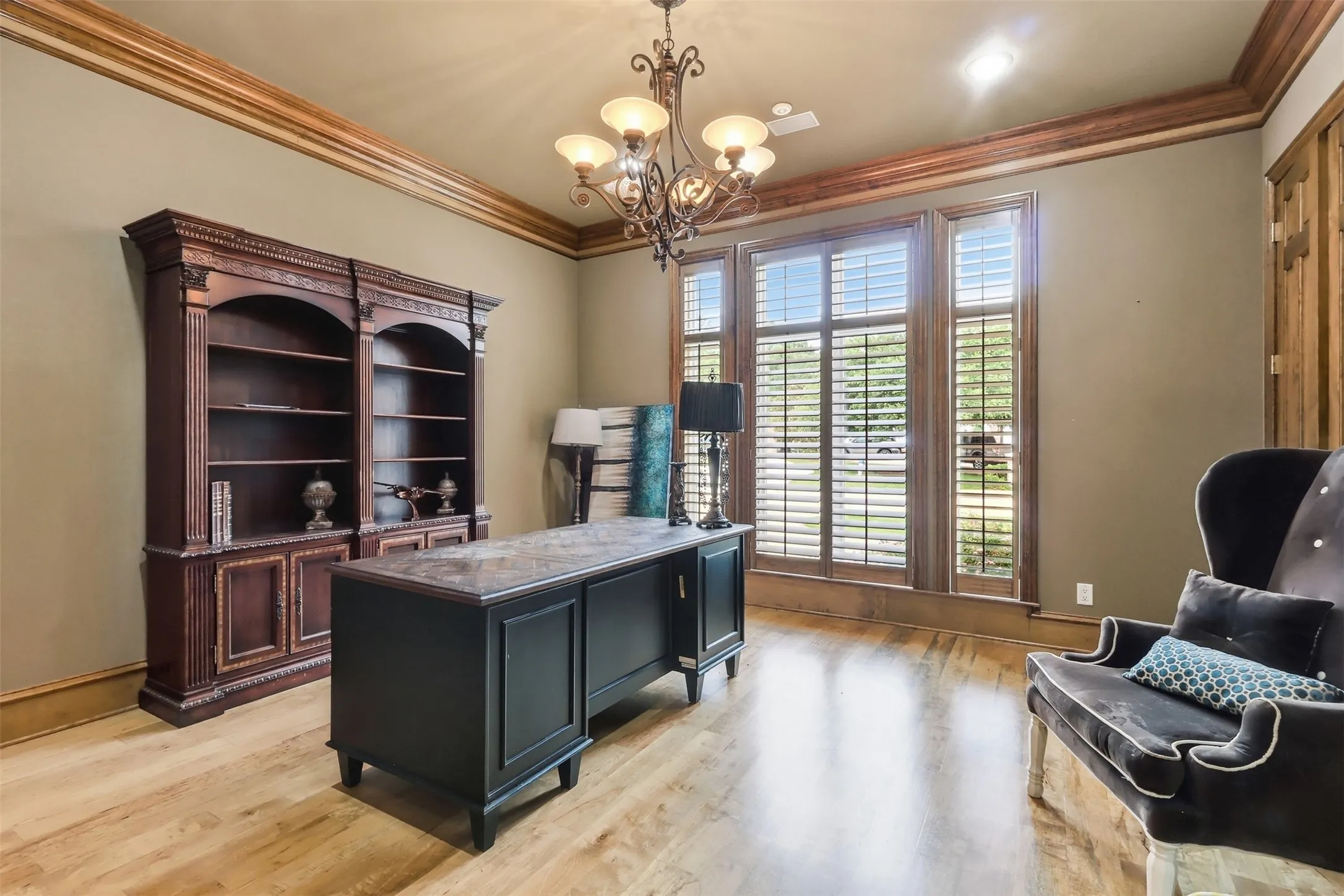 Single Family Residence For Sale in Titus County , 503 Greenhill Park Avenue, Mt Pleasant, Texas 75455, 5 Bedroom, 7 Bathroom, 4 Garage spaces, 6,539 Sqft, built in 2002, mls#21267429, Real Estate Agent in Mt Pleasant, Homes For Sale in Titus county, Homes For Sale in Mt Pleasant, Realtor in Mt Pleasant Texas, Real Estate Brokerage Independent Realty Texas, Luminita Cordes Realtor