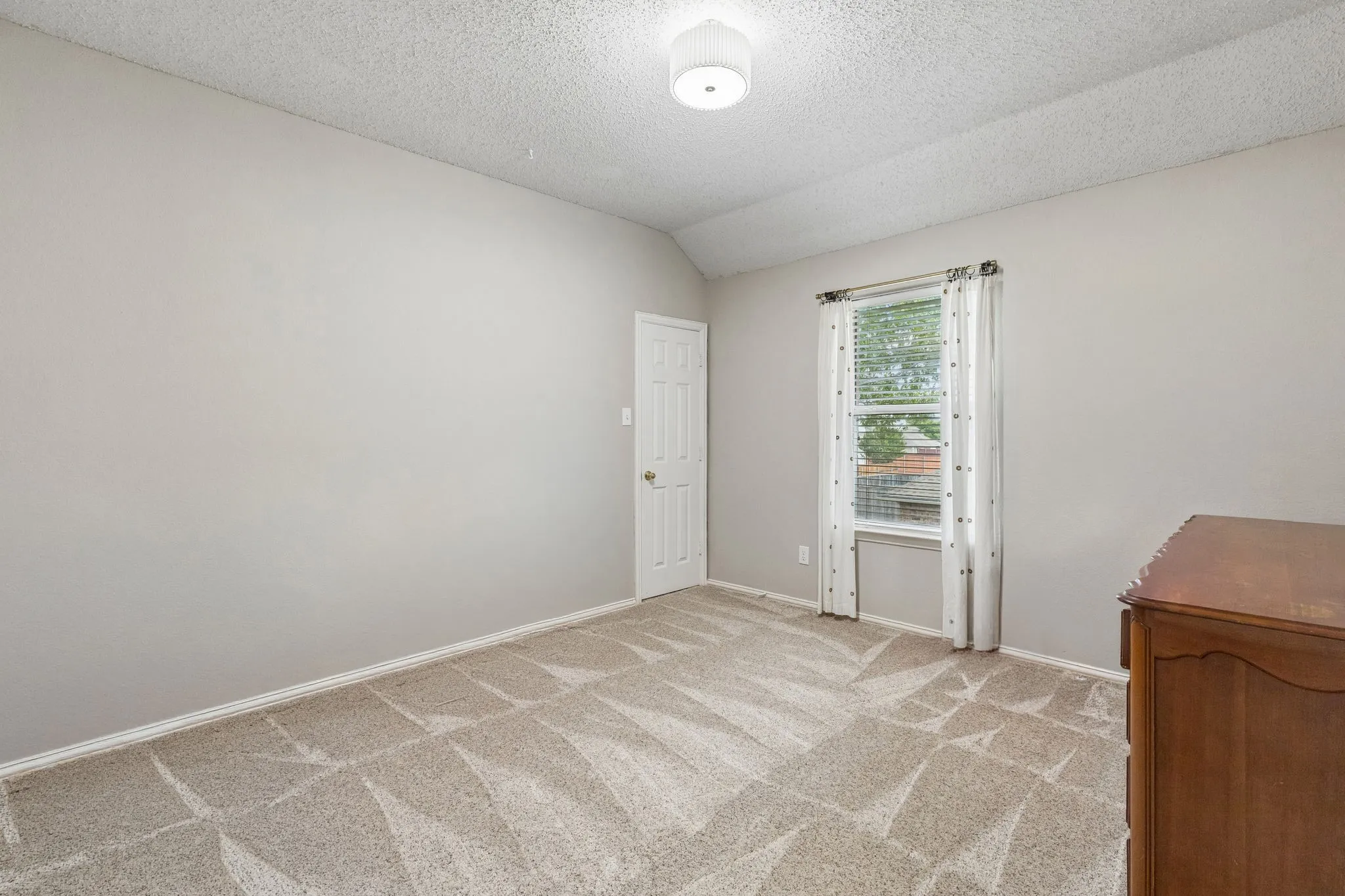 Nice size, split, secondary bedroom walk in closet, ceiling fan and carpet.