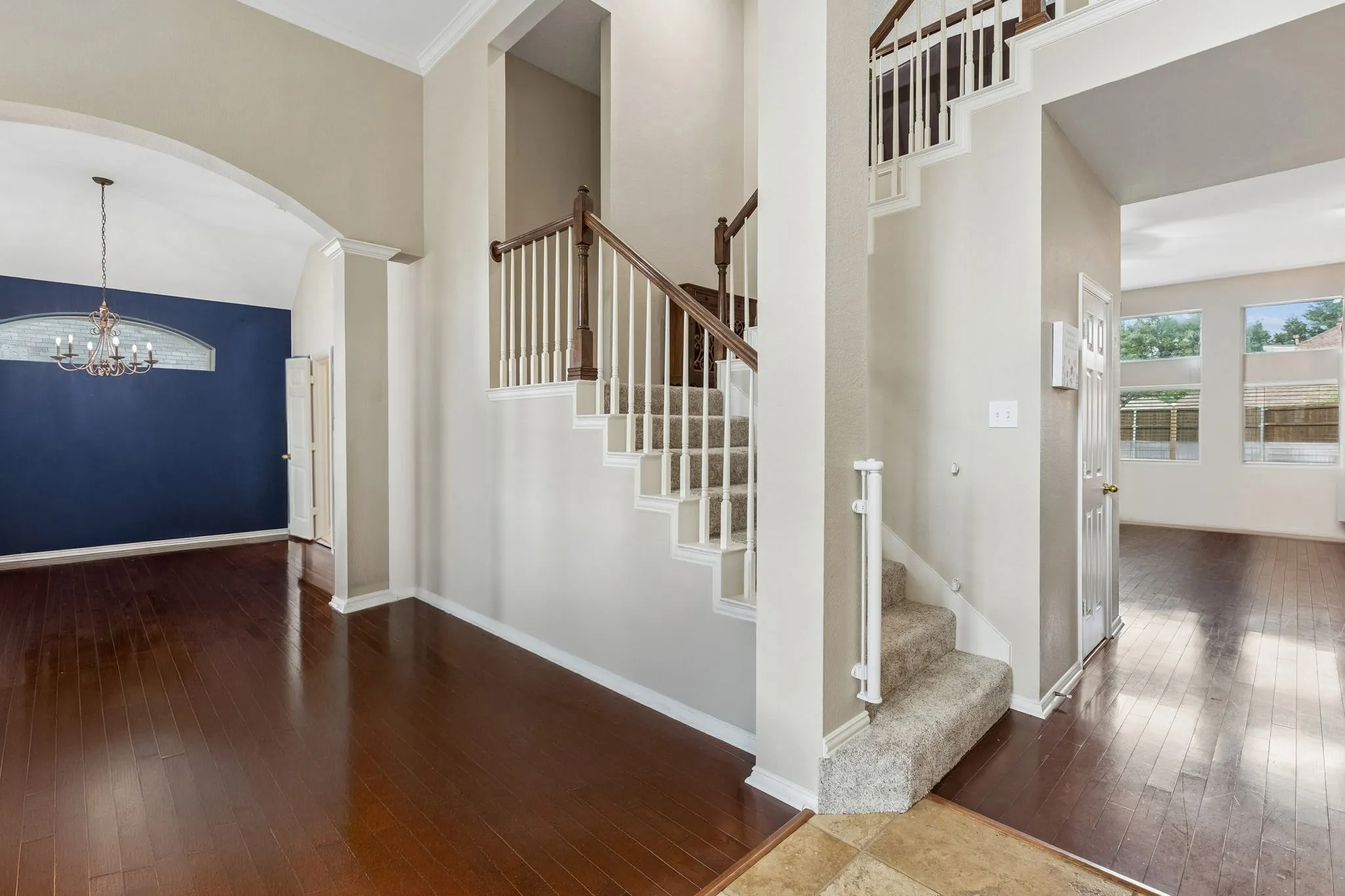 Welcome friends and family in the spacious entry with soaring ceiling open to the second floor. Guests can spill into the front living room has you gather together.