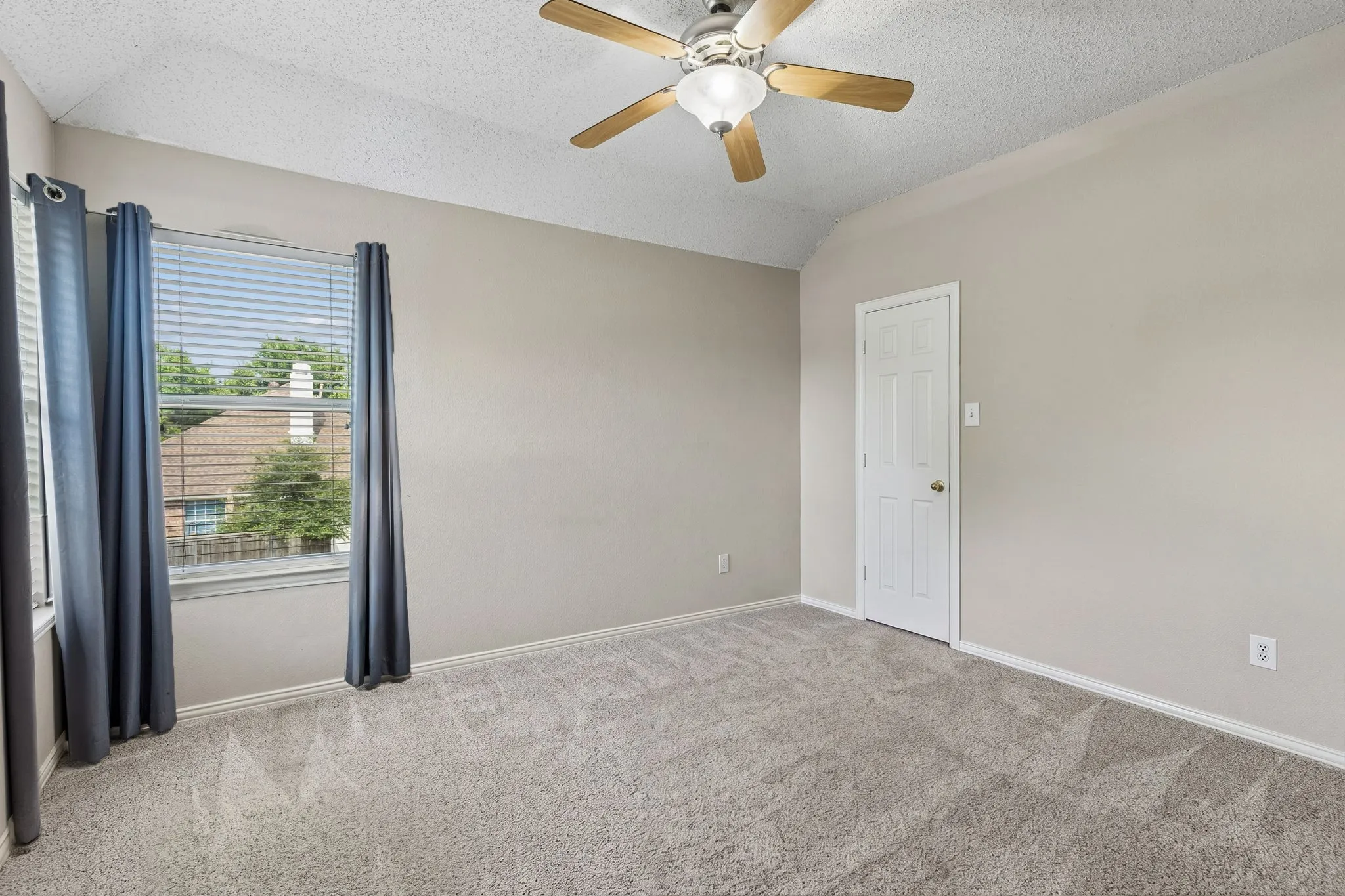 Nice size, split, secondary bedroom walk in closet, ceiling fan and carpet.
