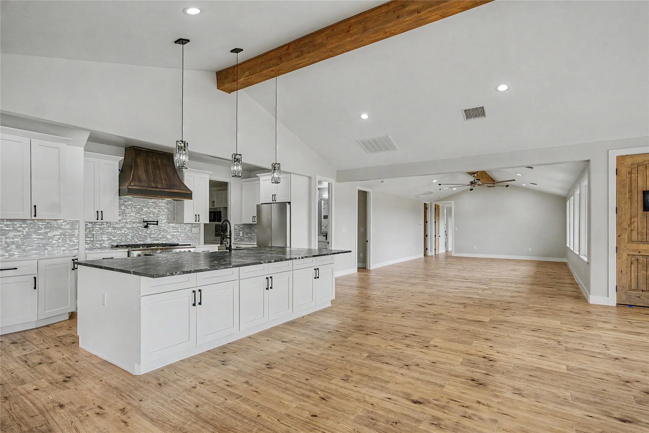 Single Family Residence For Sale in Palo Pinto County , 16888 S FM 4, Santo, Texas 76472, 3 Bedroom, 3 Bathroom, Garage spaces, 3,300 Sqft, built in 1993, mls#21266124, Real Estate Agent in Santo, Homes For Sale in Palo Pinto county, Homes For Sale in Santo, Realtor in Santo Texas, Real Estate Brokerage Independent Realty Texas, Luminita Cordes Realtor
