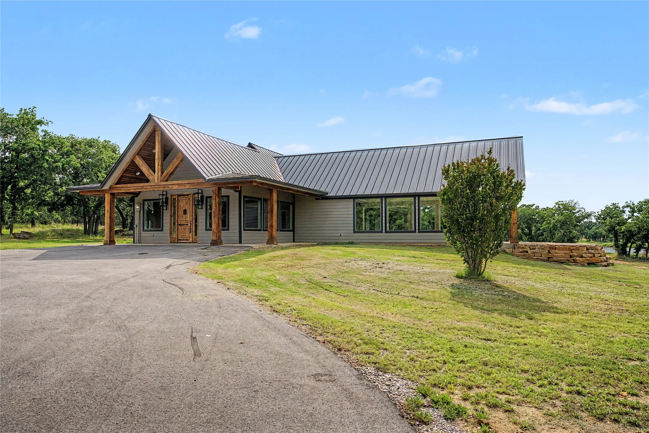 Single Family Residence For Sale in Palo Pinto County , 16888 S FM 4, Santo, Texas 76472, 3 Bedroom, 3 Bathroom, Garage spaces, 3,300 Sqft, built in 1993, mls#21266124, Real Estate Agent in Santo, Homes For Sale in Palo Pinto county, Homes For Sale in Santo, Realtor in Santo Texas, Real Estate Brokerage Independent Realty Texas, Luminita Cordes Realtor