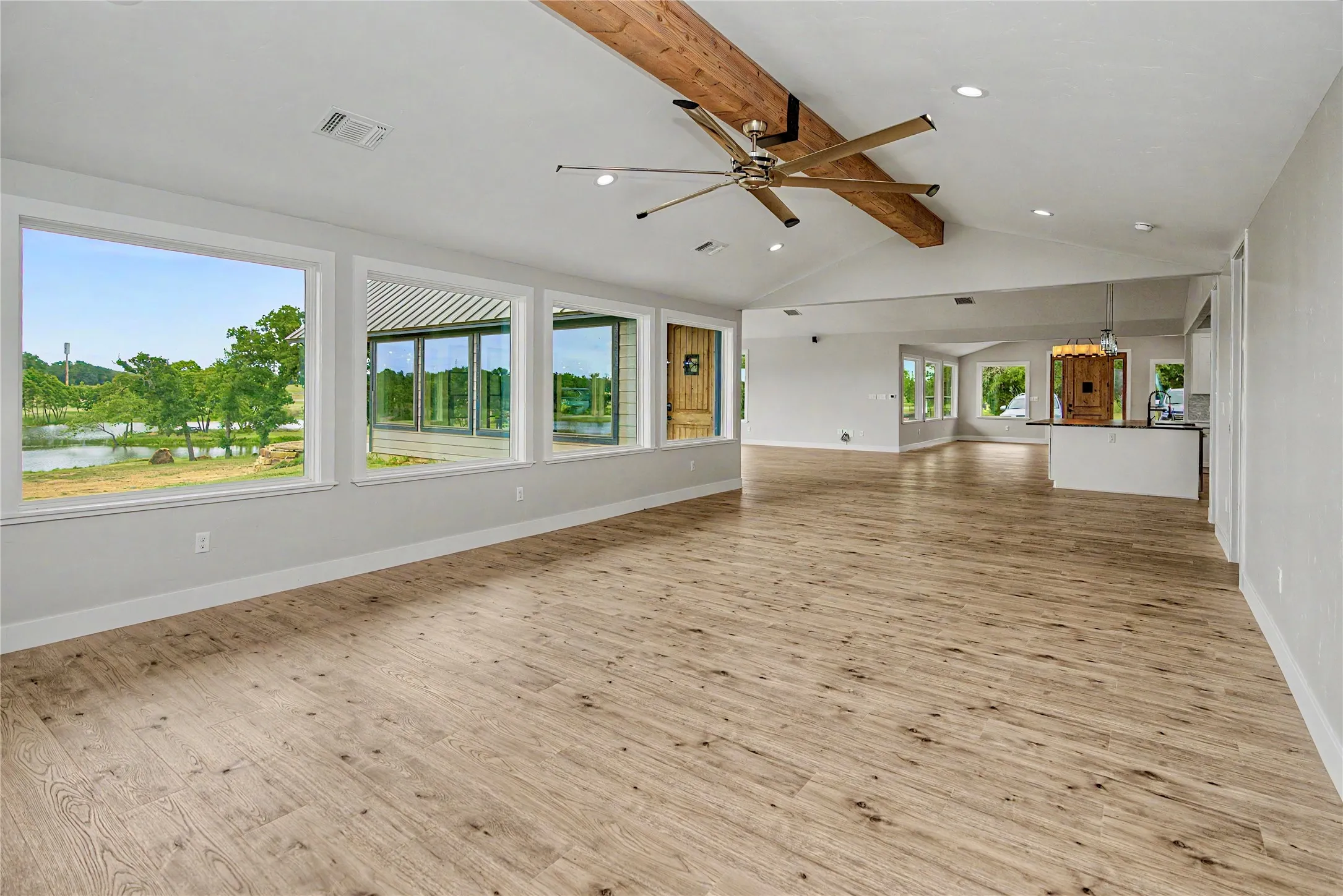 Single Family Residence For Sale in Palo Pinto County , 16888 S FM 4, Santo, Texas 76472, 3 Bedroom, 3 Bathroom, Garage spaces, 3,300 Sqft, built in 1993, mls#21266124, Real Estate Agent in Santo, Homes For Sale in Palo Pinto county, Homes For Sale in Santo, Realtor in Santo Texas, Real Estate Brokerage Independent Realty Texas, Luminita Cordes Realtor