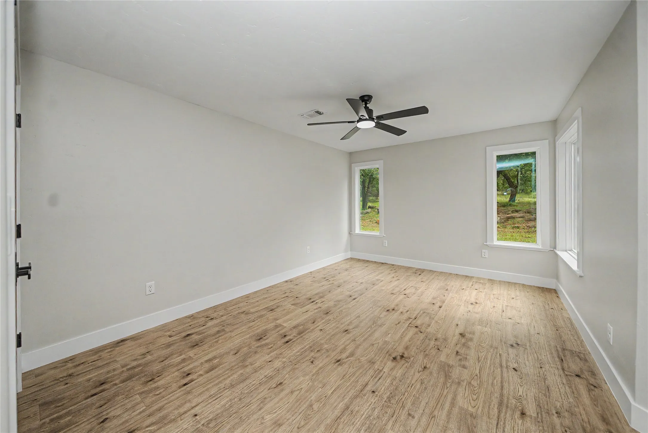 Single Family Residence For Sale in Palo Pinto County , 16888 S FM 4, Santo, Texas 76472, 3 Bedroom, 3 Bathroom, Garage spaces, 3,300 Sqft, built in 1993, mls#21266124, Real Estate Agent in Santo, Homes For Sale in Palo Pinto county, Homes For Sale in Santo, Realtor in Santo Texas, Real Estate Brokerage Independent Realty Texas, Luminita Cordes Realtor