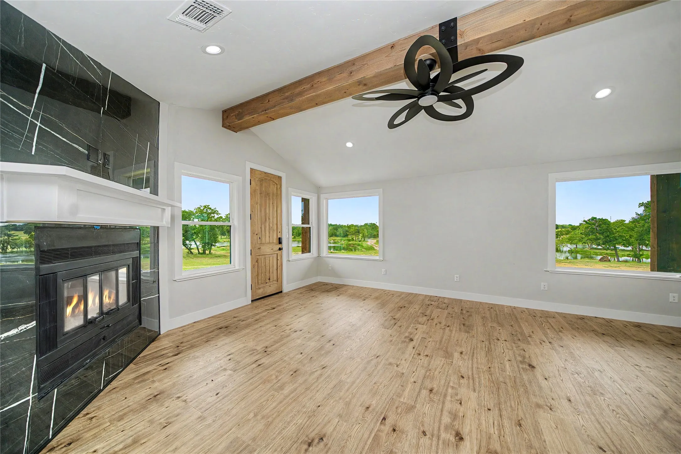 Single Family Residence For Sale in Palo Pinto County , 16888 S FM 4, Santo, Texas 76472, 3 Bedroom, 3 Bathroom, Garage spaces, 3,300 Sqft, built in 1993, mls#21266124, Real Estate Agent in Santo, Homes For Sale in Palo Pinto county, Homes For Sale in Santo, Realtor in Santo Texas, Real Estate Brokerage Independent Realty Texas, Luminita Cordes Realtor