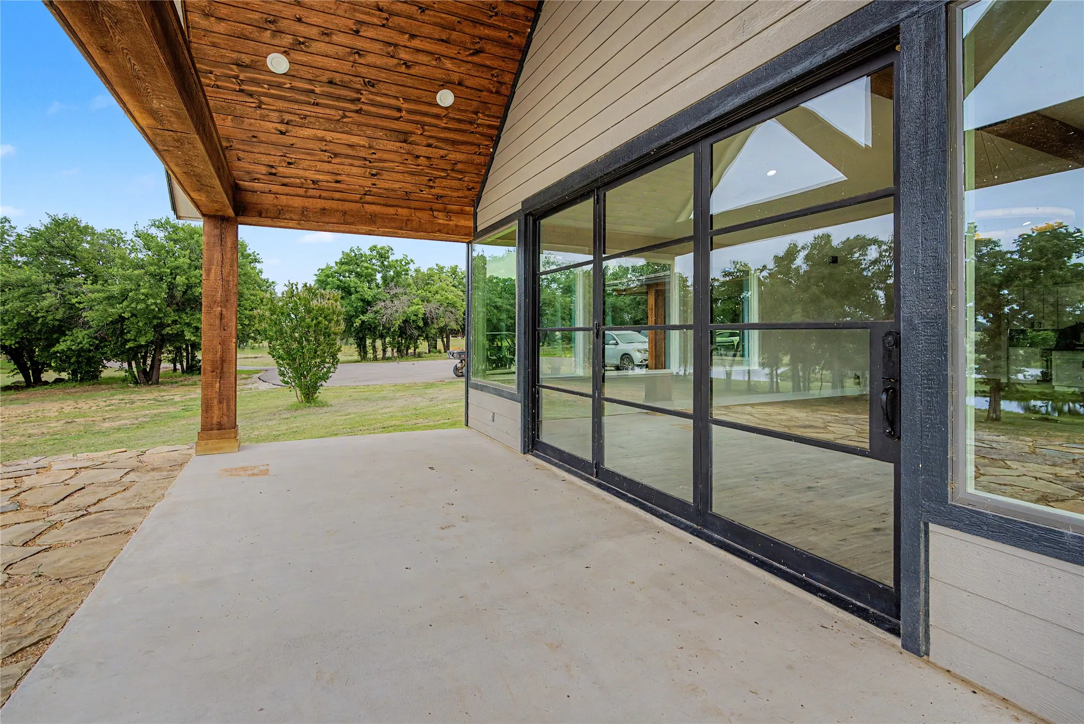 Single Family Residence For Sale in Palo Pinto County , 16888 S FM 4, Santo, Texas 76472, 3 Bedroom, 3 Bathroom, Garage spaces, 3,300 Sqft, built in 1993, mls#21266124, Real Estate Agent in Santo, Homes For Sale in Palo Pinto county, Homes For Sale in Santo, Realtor in Santo Texas, Real Estate Brokerage Independent Realty Texas, Luminita Cordes Realtor