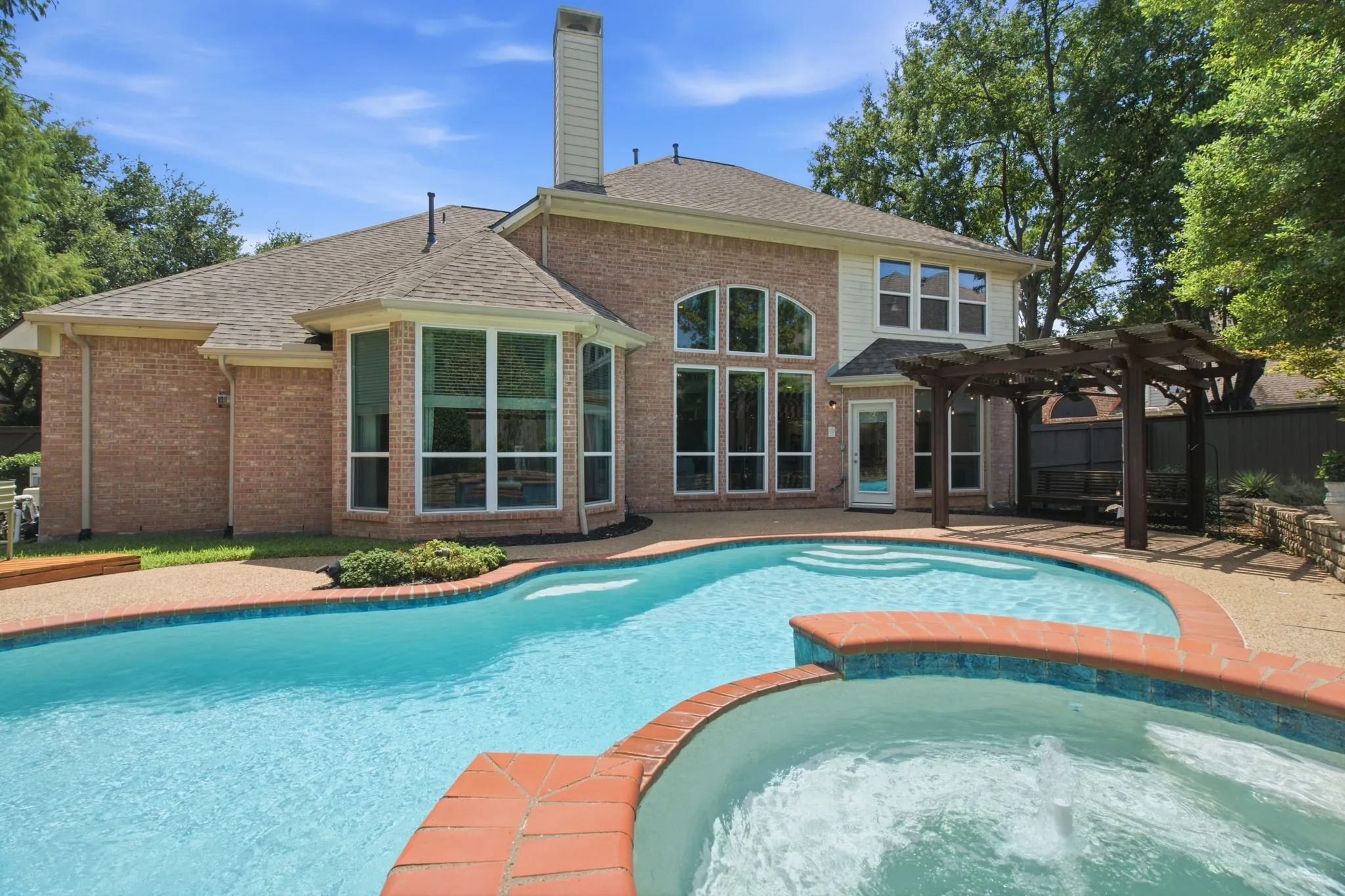 Single Family Residence For Sale in Tarrant County , 210 Highland Oaks Circle, Southlake, Texas 76092, 4 Bedroom, 4 Bathroom, 3 Garage spaces, 3,599 Sqft, built in 1995, mls#21265382, Real Estate Agent in Southlake, Homes For Sale in Tarrant county, Homes For Sale in Southlake, Realtor in Southlake Texas, Real Estate Brokerage Independent Realty Texas, Luminita Cordes Realtor