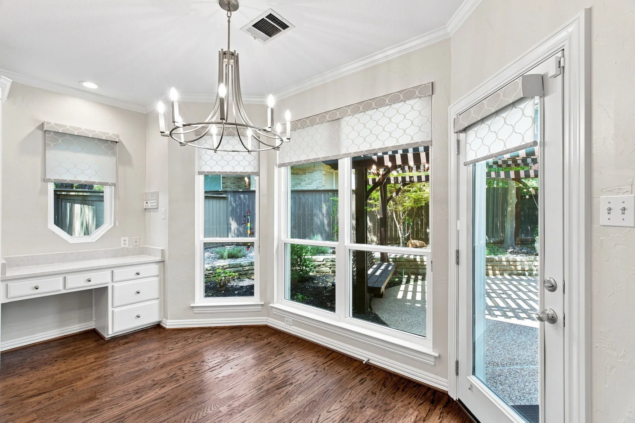 Single Family Residence For Sale in Tarrant County , 210 Highland Oaks Circle, Southlake, Texas 76092, 4 Bedroom, 4 Bathroom, 3 Garage spaces, 3,599 Sqft, built in 1995, mls#21265382, Real Estate Agent in Southlake, Homes For Sale in Tarrant county, Homes For Sale in Southlake, Realtor in Southlake Texas, Real Estate Brokerage Independent Realty Texas, Luminita Cordes Realtor