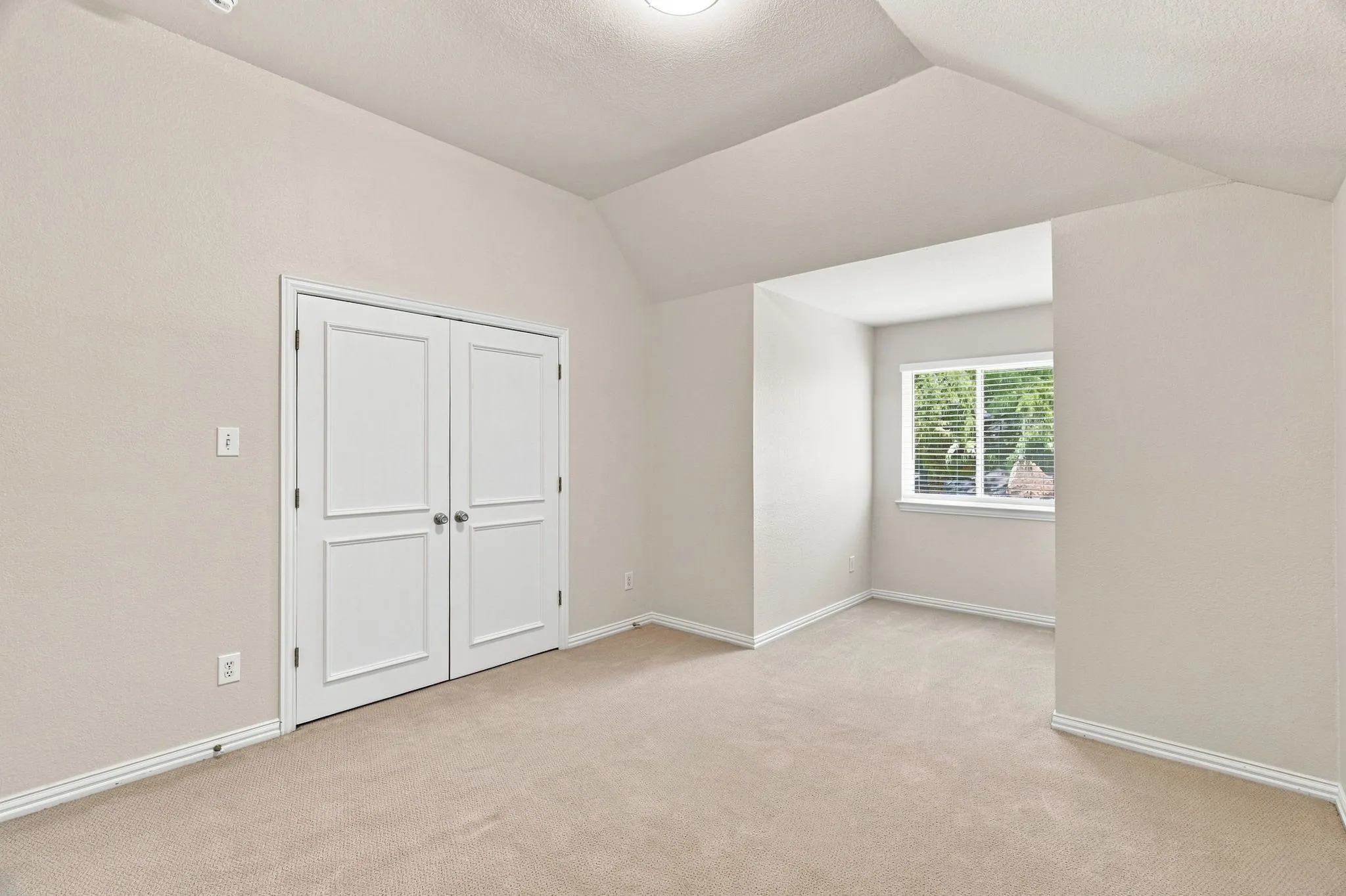 Single Family Residence For Sale in Tarrant County , 210 Highland Oaks Circle, Southlake, Texas 76092, 4 Bedroom, 4 Bathroom, 3 Garage spaces, 3,599 Sqft, built in 1995, mls#21265382, Real Estate Agent in Southlake, Homes For Sale in Tarrant county, Homes For Sale in Southlake, Realtor in Southlake Texas, Real Estate Brokerage Independent Realty Texas, Luminita Cordes Realtor