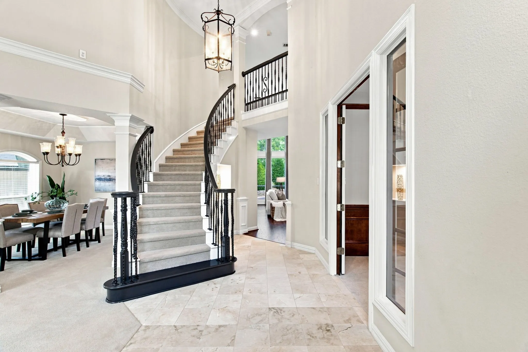 Single Family Residence For Sale in Tarrant County , 210 Highland Oaks Circle, Southlake, Texas 76092, 4 Bedroom, 4 Bathroom, 3 Garage spaces, 3,599 Sqft, built in 1995, mls#21265382, Real Estate Agent in Southlake, Homes For Sale in Tarrant county, Homes For Sale in Southlake, Realtor in Southlake Texas, Real Estate Brokerage Independent Realty Texas, Luminita Cordes Realtor