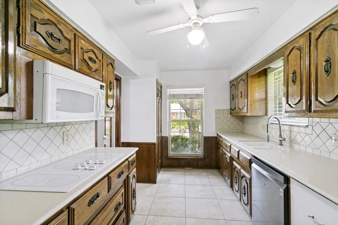 Single Family Residence For Sale in Collin County , 2004 Tampico Drive, Plano, Texas 75075, 3 Bedroom, 3 Bathroom, 2 Garage spaces, 2,487 Sqft, built in 1975, mls#21267146, Real Estate Agent in Plano, Homes For Sale in Collin county, Homes For Sale in Plano, Realtor in Plano Texas, Real Estate Brokerage Independent Realty Texas, Luminita Cordes Realtor